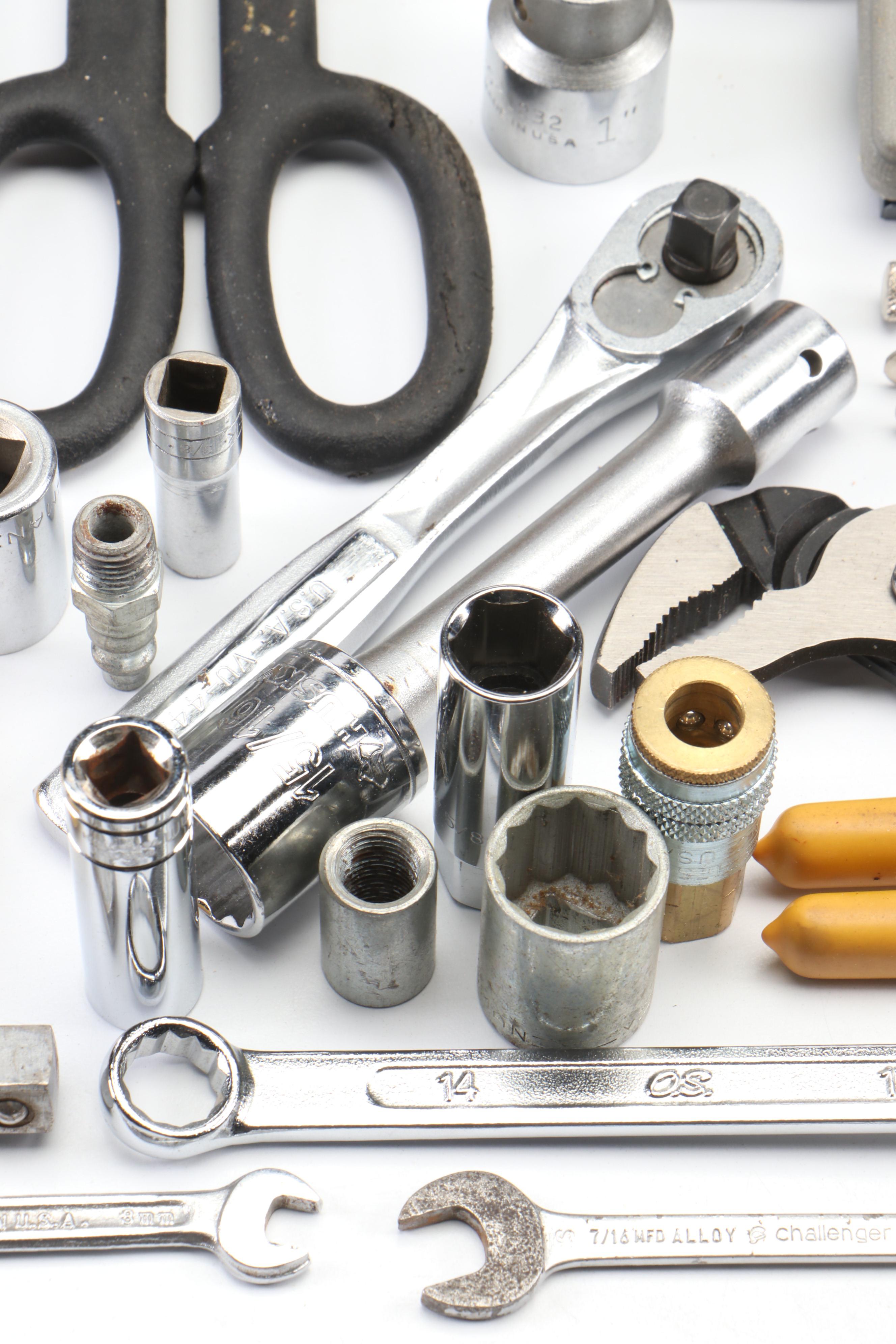 DeWalt DW980 Cordless Power Drill with Other Hand Tools