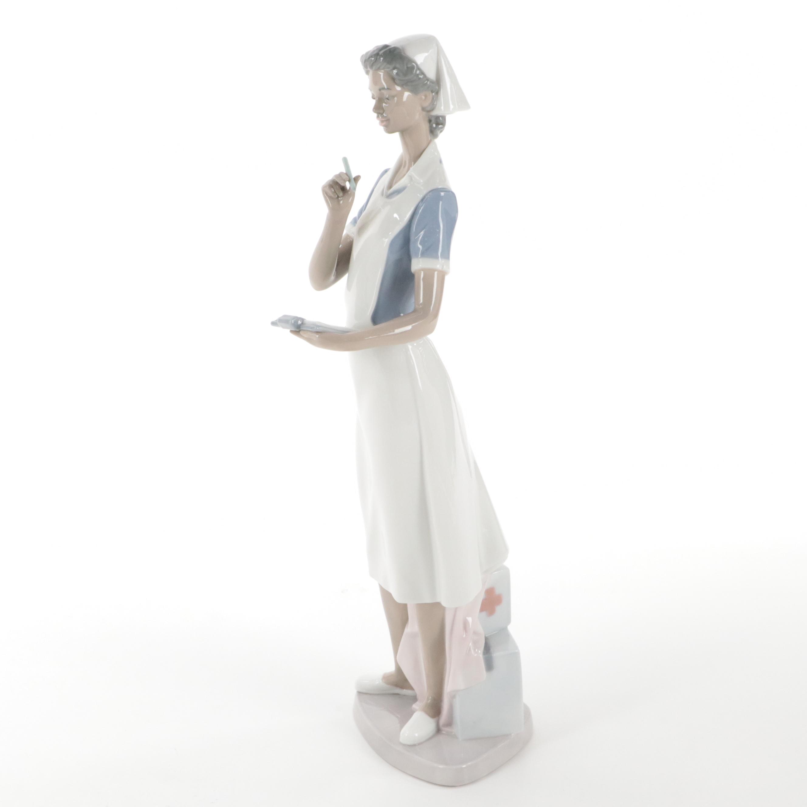 Lladró "Making Rounds" Porcelain Figurine Designed by Marco Antonio Noguerón
