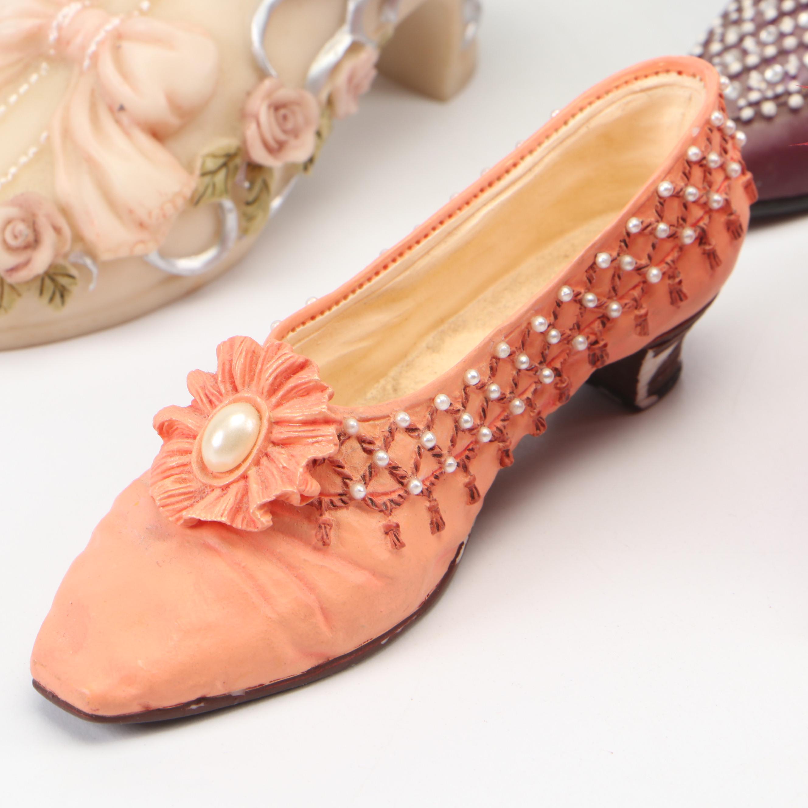 Smith Glass "Daisy and Button Green" Glass Slipper with More Shoe Figurines