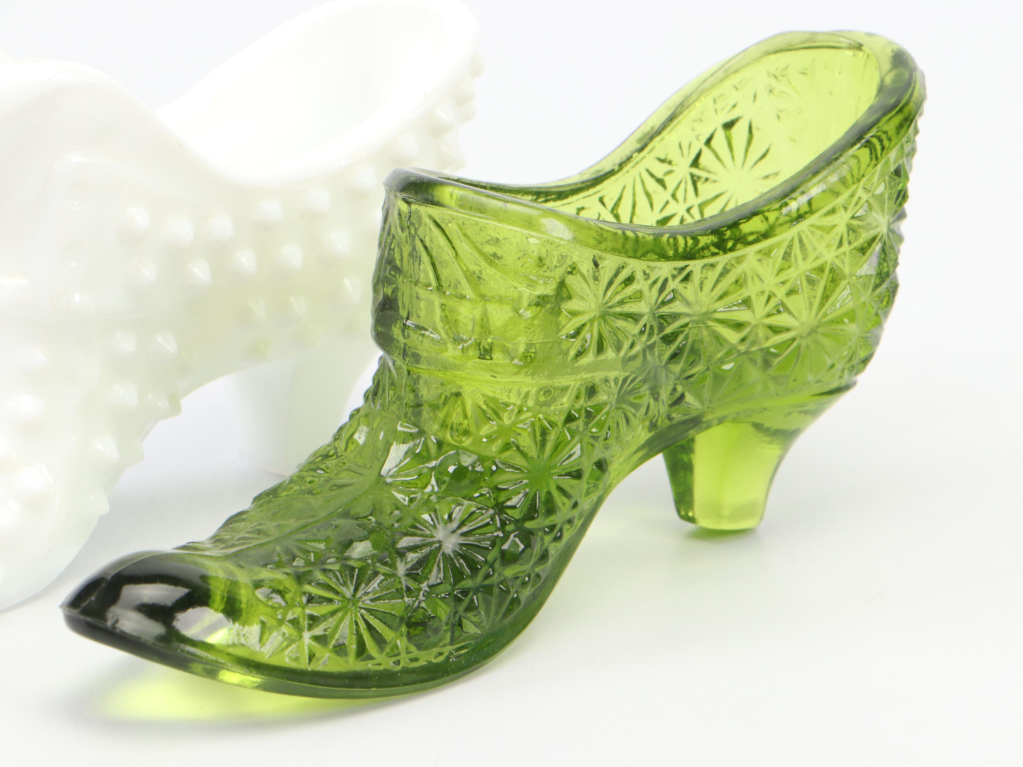 Smith Glass "Daisy and Button Green" Glass Slipper with More Shoe Figurines