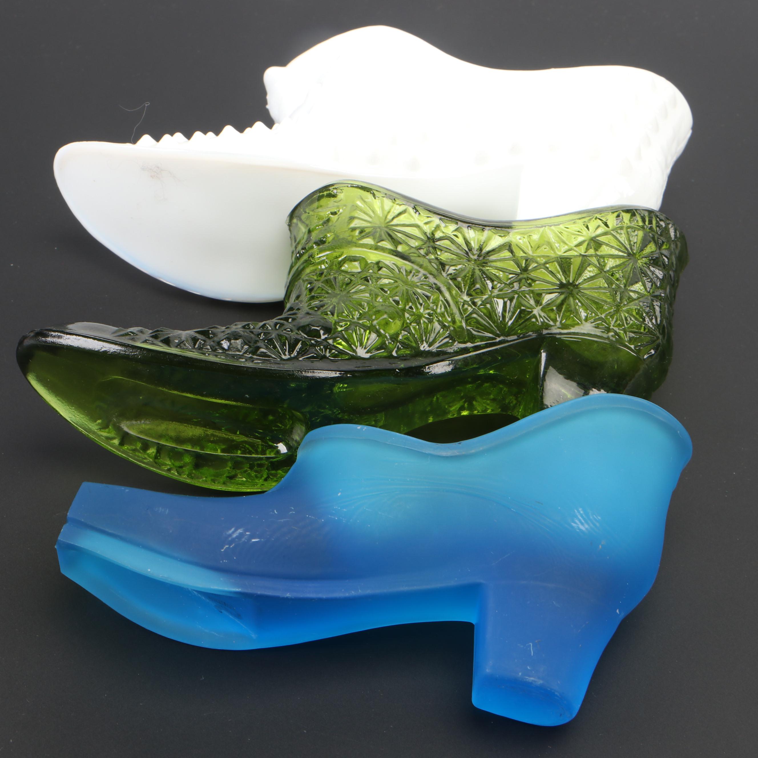 Smith Glass "Daisy and Button Green" Glass Slipper with More Shoe Figurines
