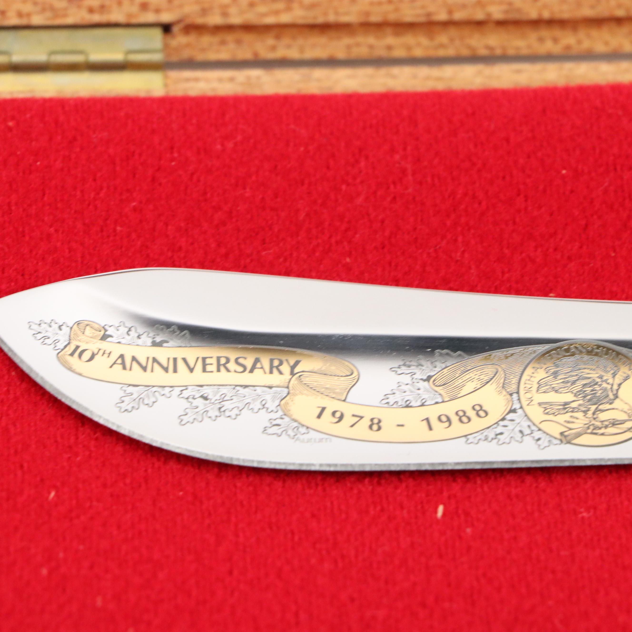 Winchester Collectors Folding Knife with 10th Anniversary Skinner in Display