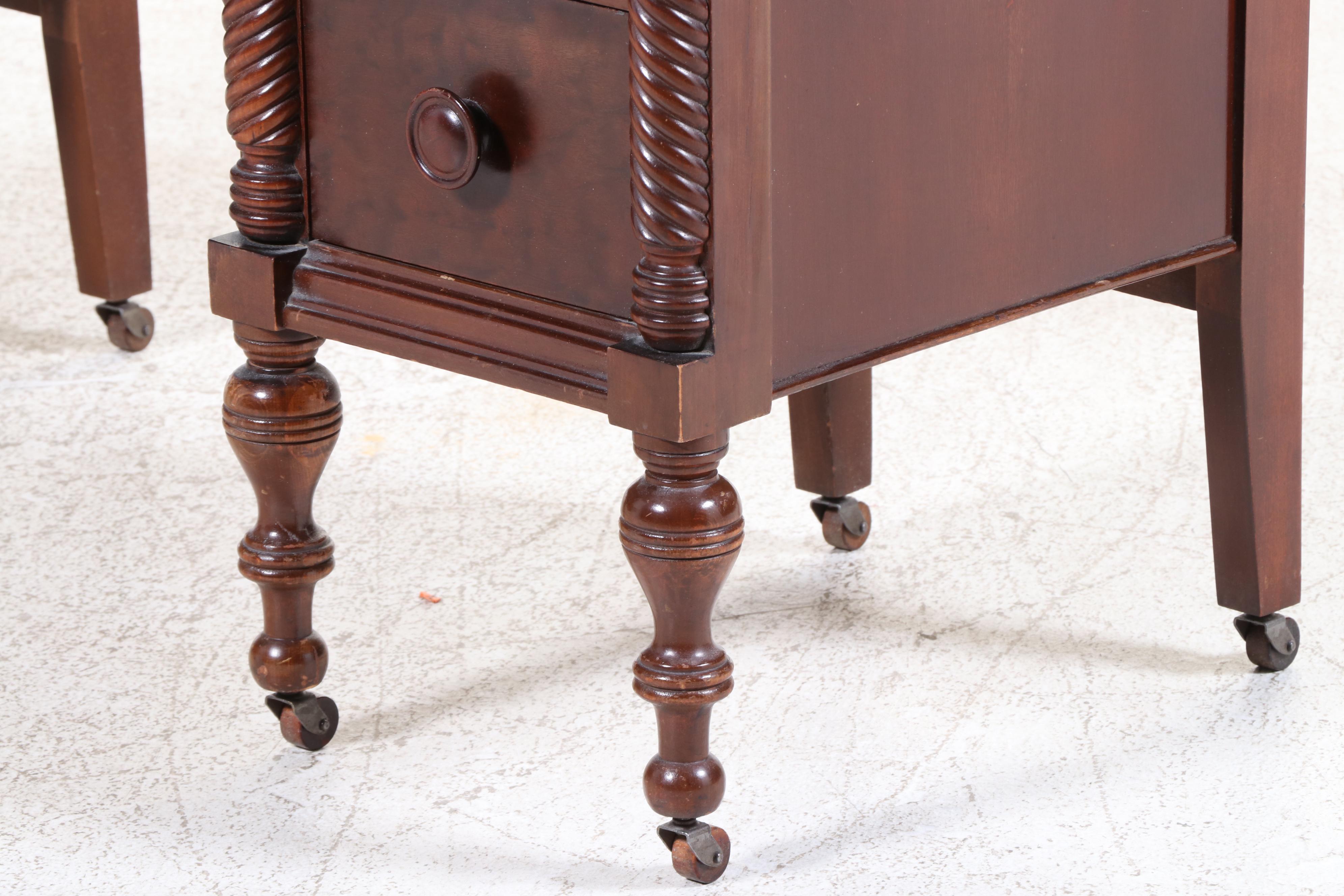 Thomasville Chair Company Classical Style Mahogany Vanity Table with Stool