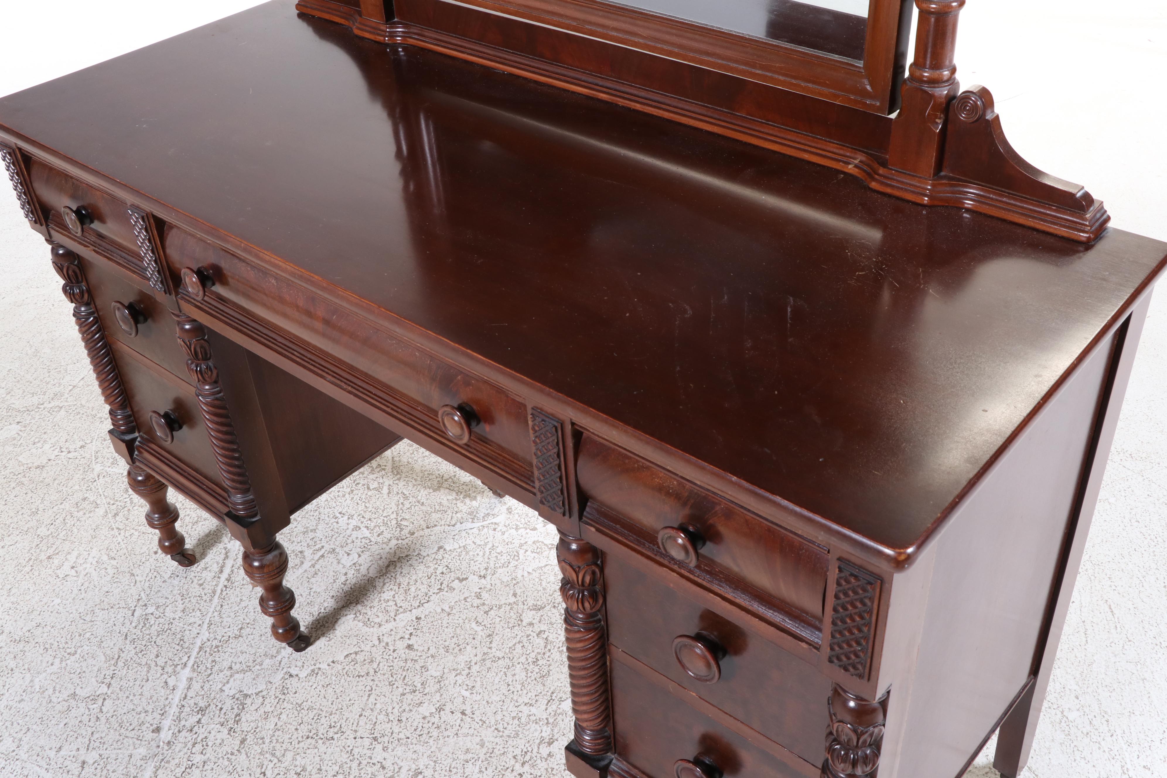 Thomasville Chair Company Classical Style Mahogany Vanity Table with Stool