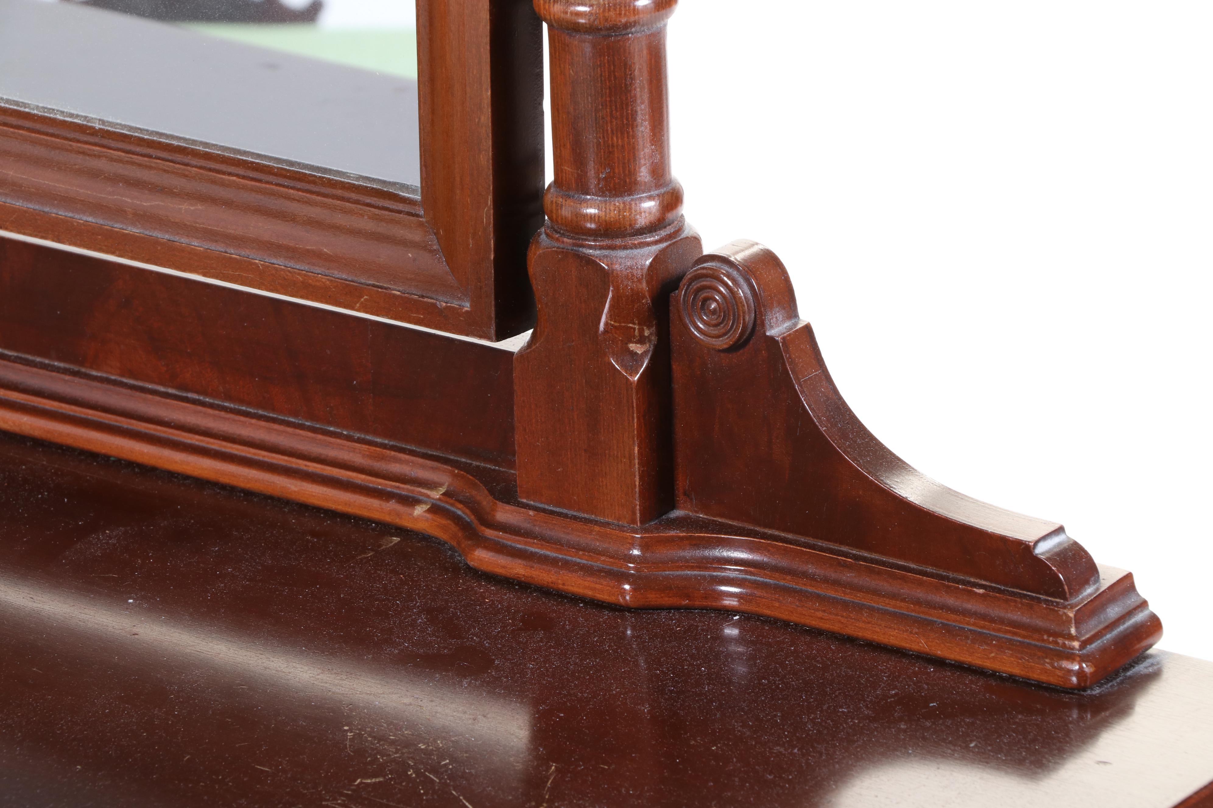 Thomasville Chair Company Classical Style Mahogany Vanity Table with Stool