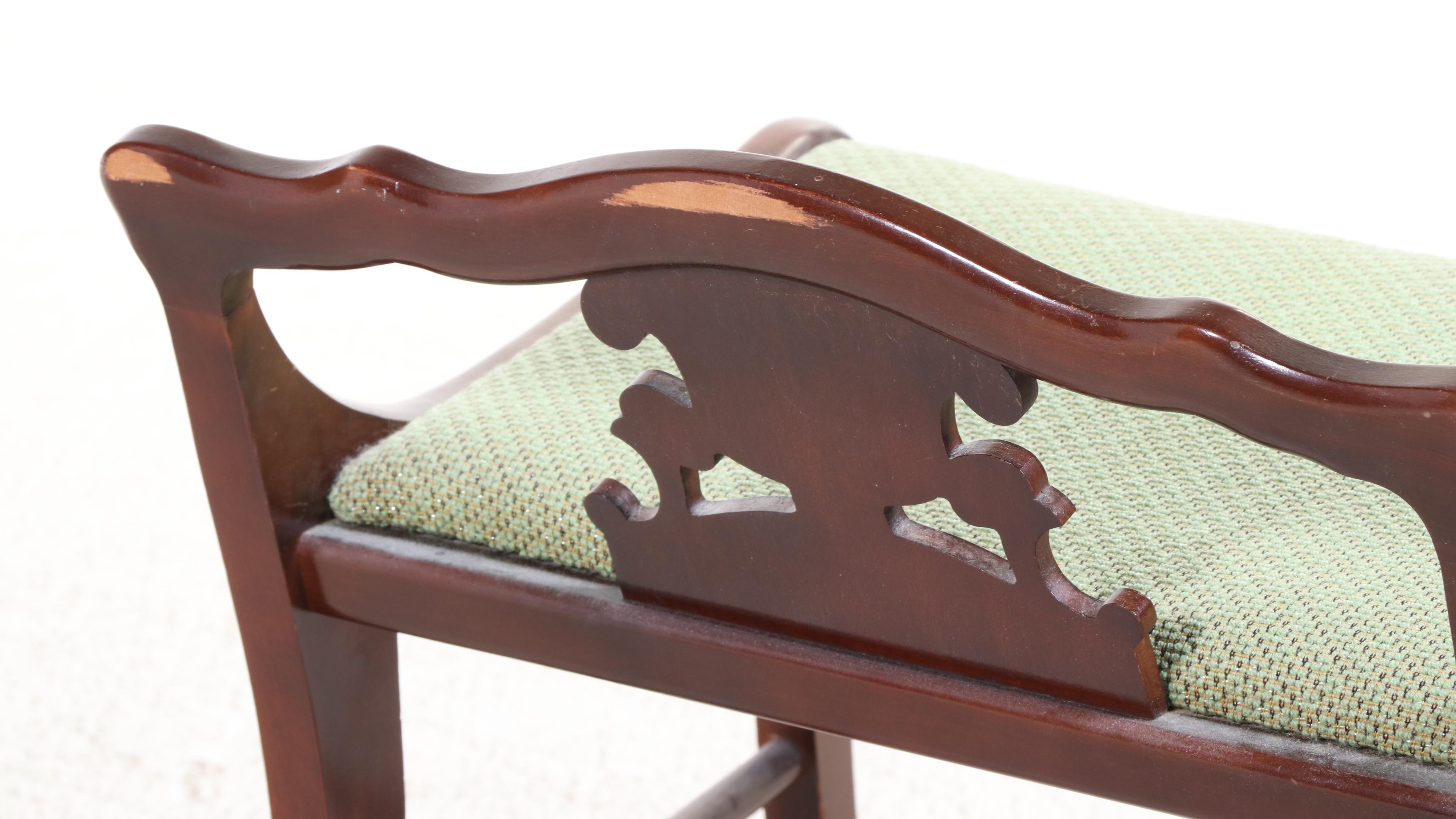 Thomasville Chair Company Classical Style Mahogany Vanity Table with Stool