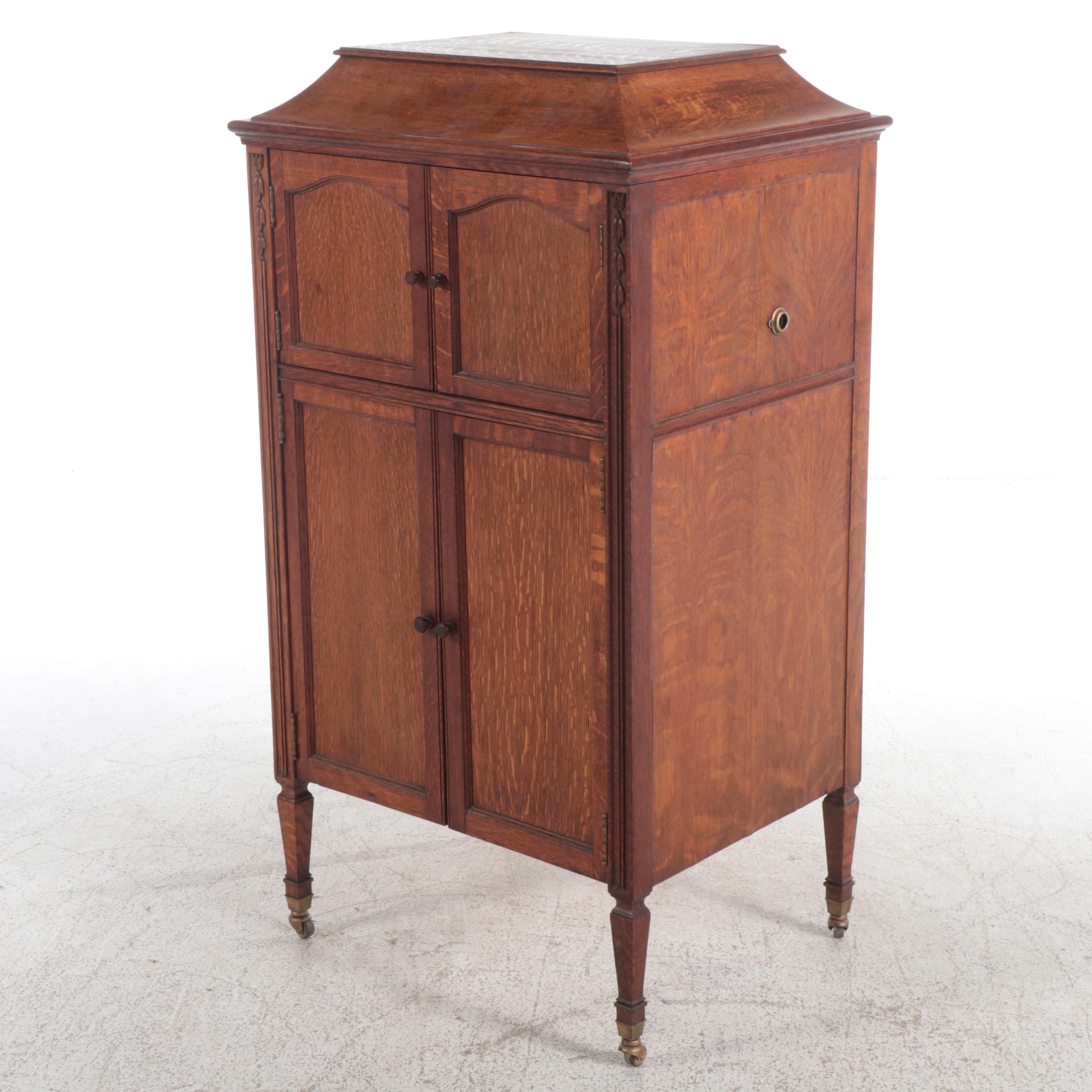 Pathé Frères French Oak-Cabinet Phonograph, Early 20th Century