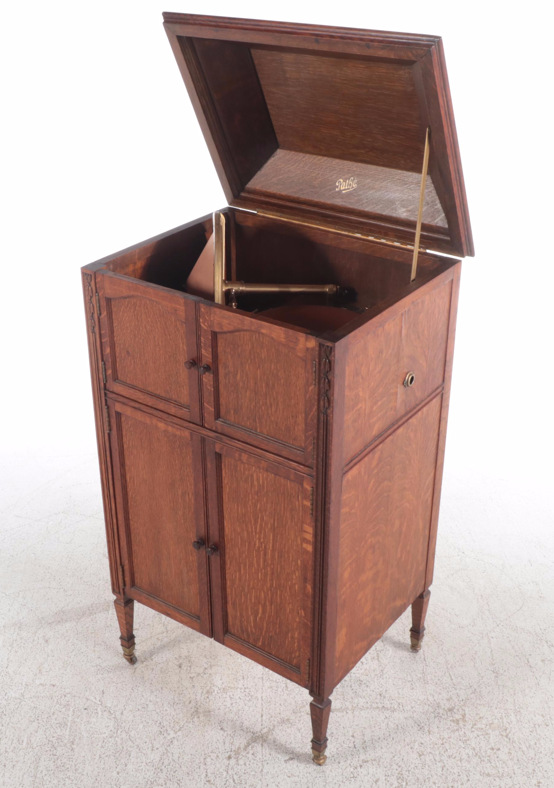 Pathé Frères French Oak-Cabinet Phonograph, Early 20th Century