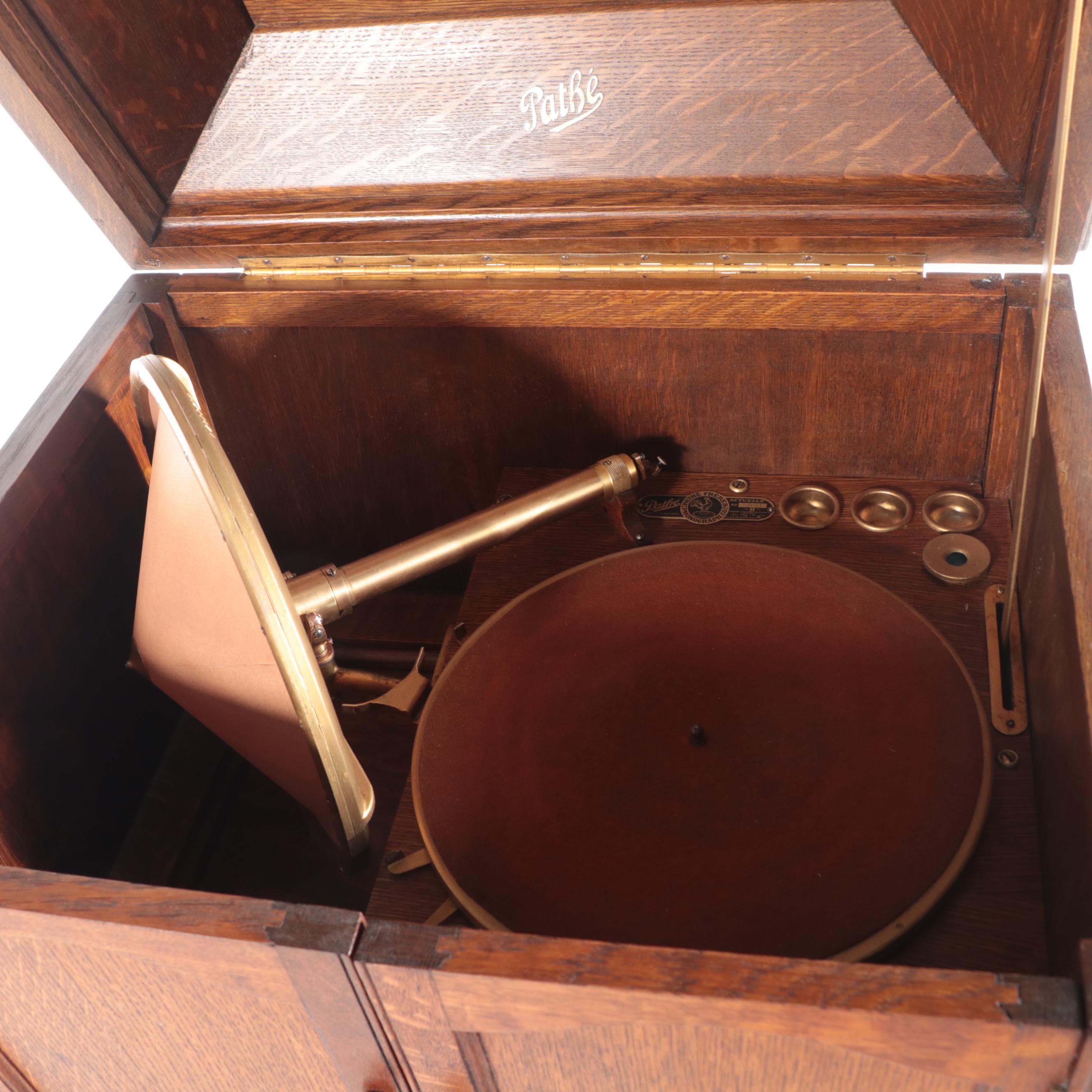Pathé Frères French Oak-Cabinet Phonograph, Early 20th Century