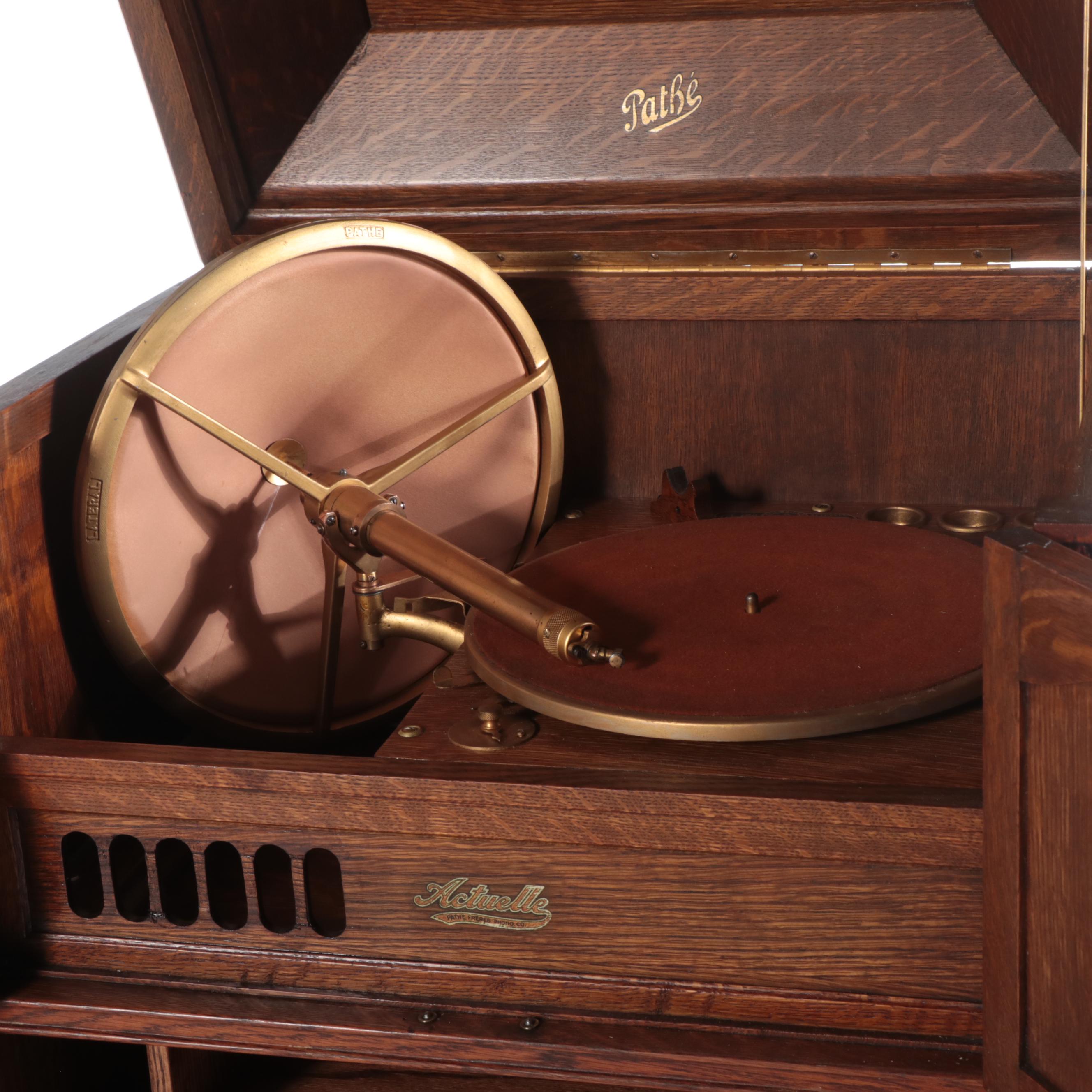 Pathé Frères French Oak-Cabinet Phonograph, Early 20th Century