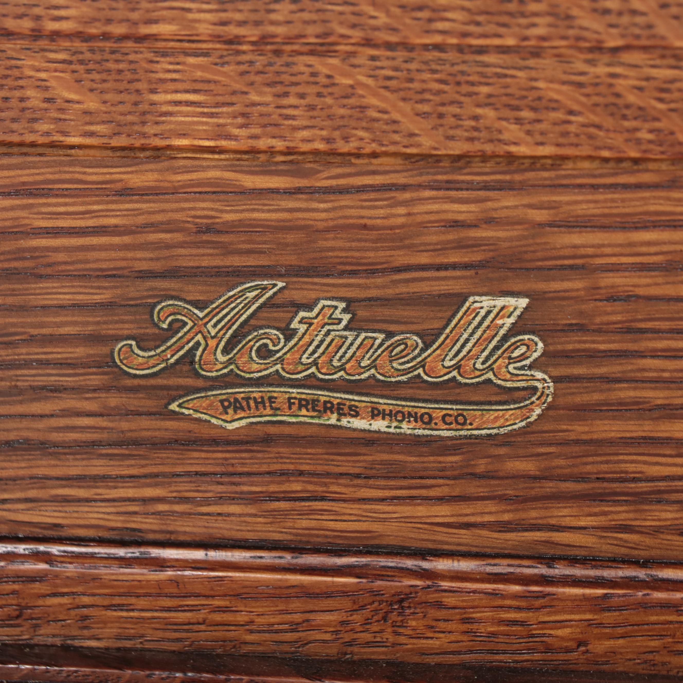 Pathé Frères French Oak-Cabinet Phonograph, Early 20th Century