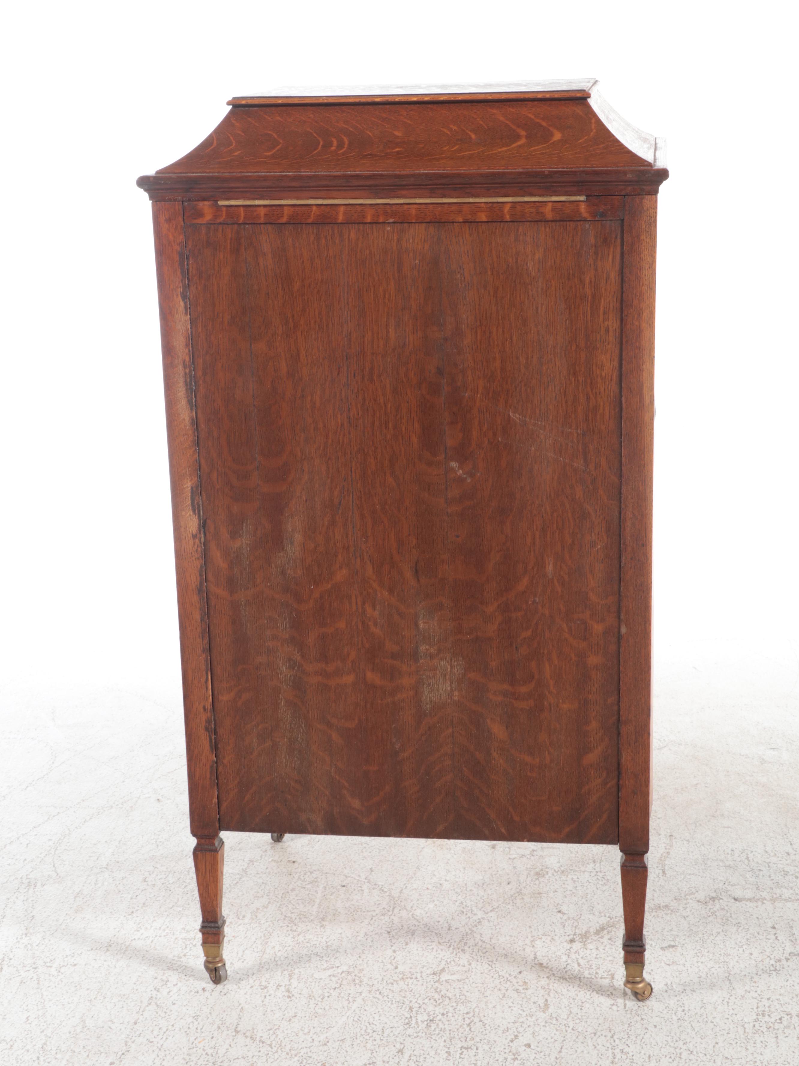 Pathé Frères French Oak-Cabinet Phonograph, Early 20th Century
