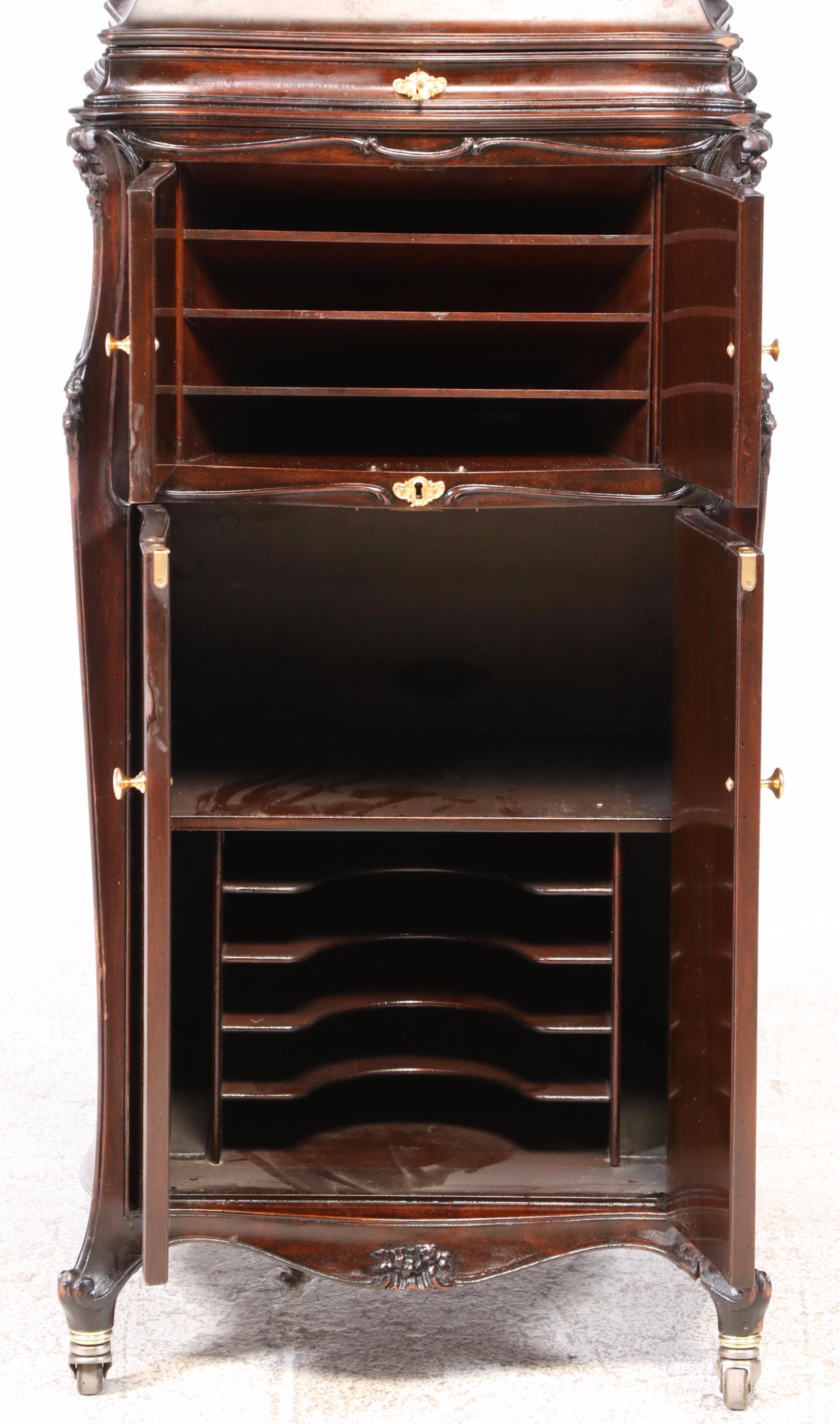 Art Nouveau Victrola Victor VV XVII Cabinet Phonograph, 1918
