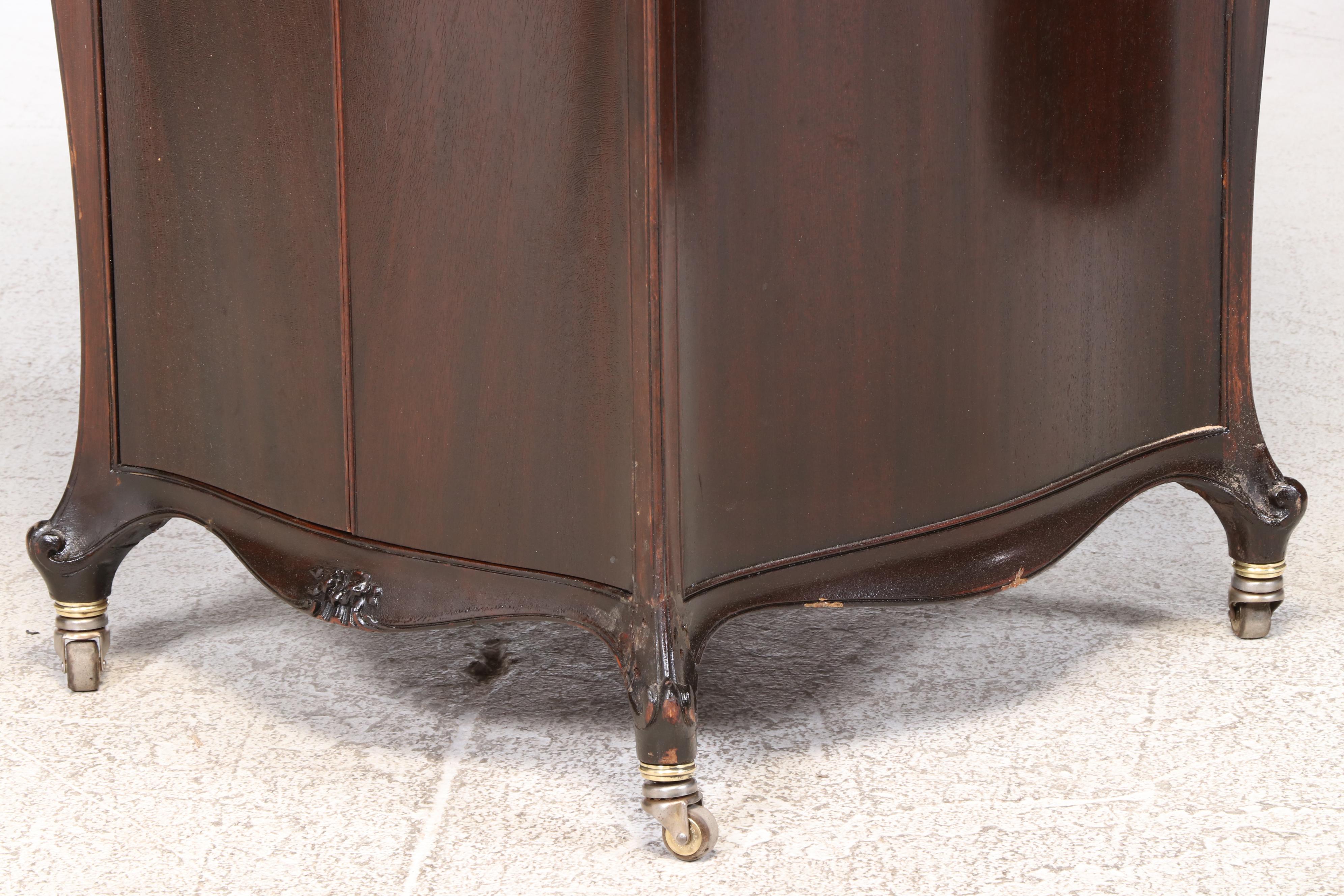 Art Nouveau Victrola Victor VV XVII Cabinet Phonograph, 1918