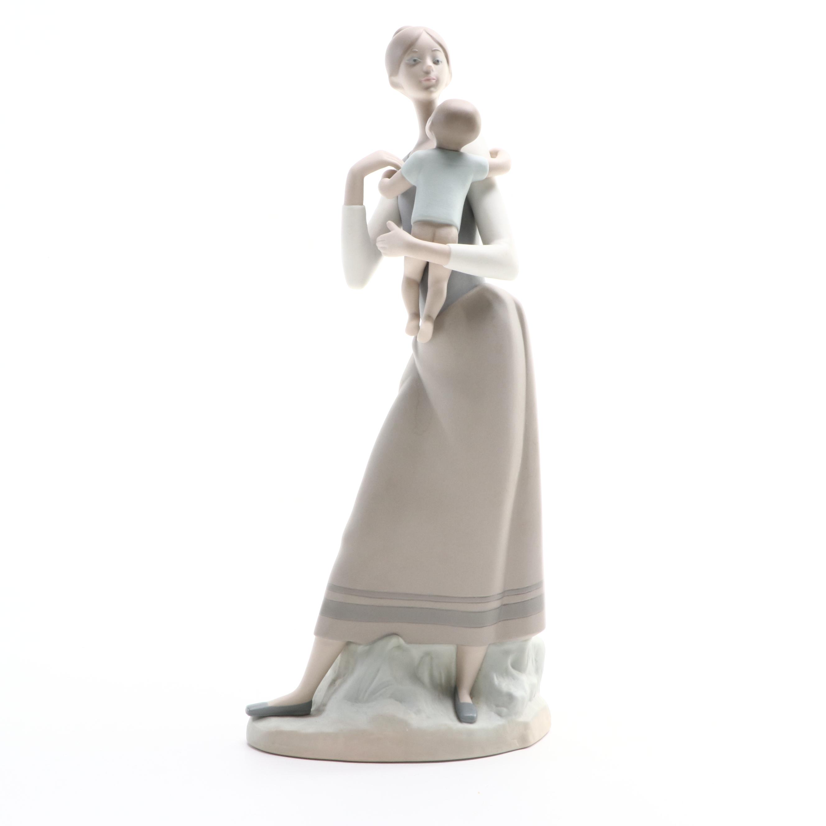 Lladró "Mother and Child" Porcelain Figurine