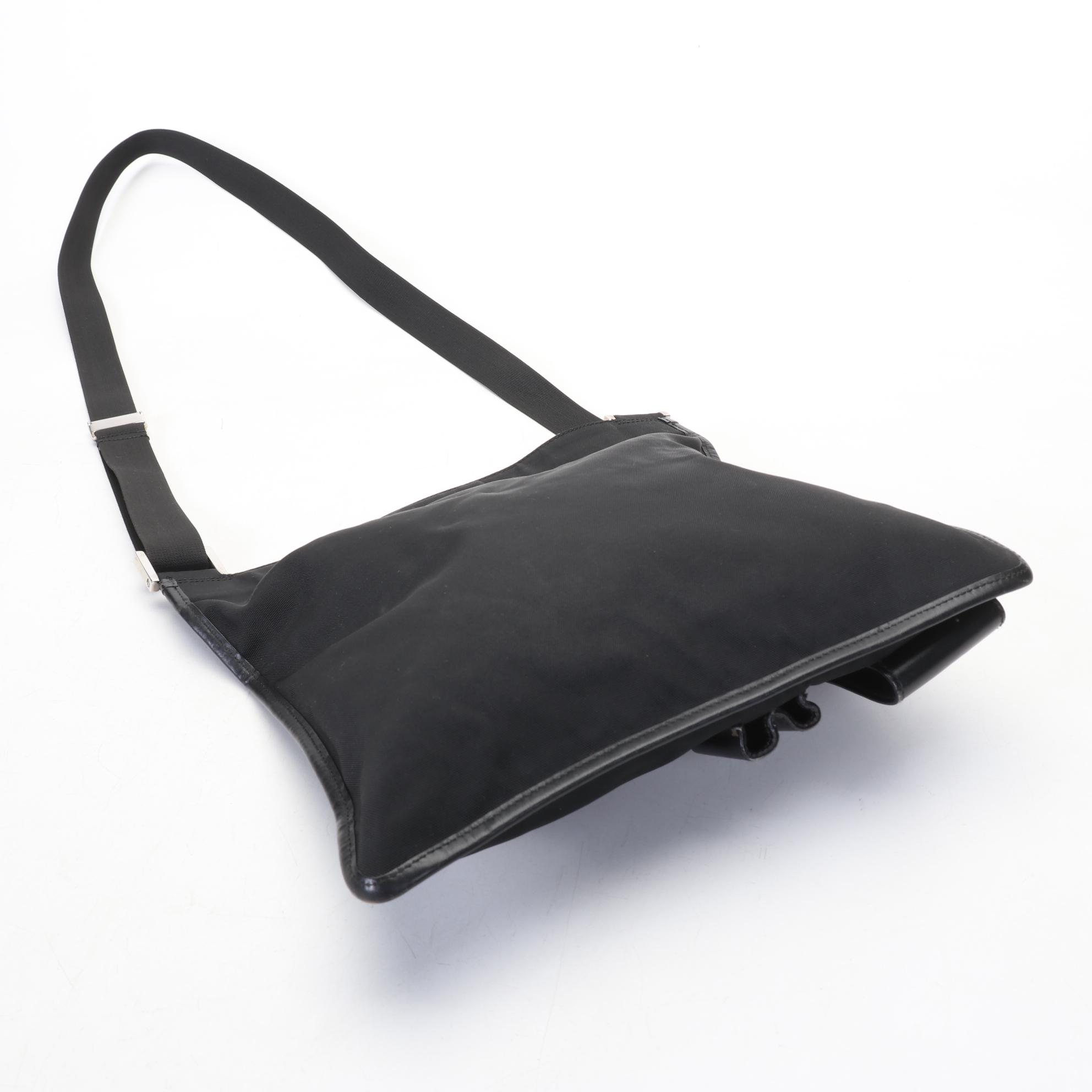 Gucci Black Nylon Messenger Bag With Leather Accents and Dust Cover