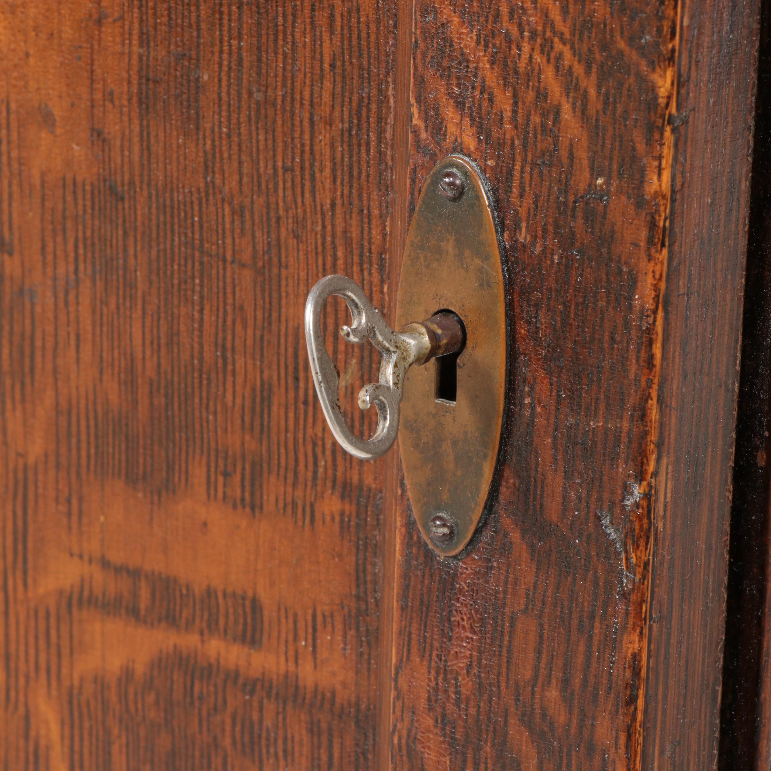 Singer Model 127 Sewing Machine with Oak Sewing Cabinet, 1922