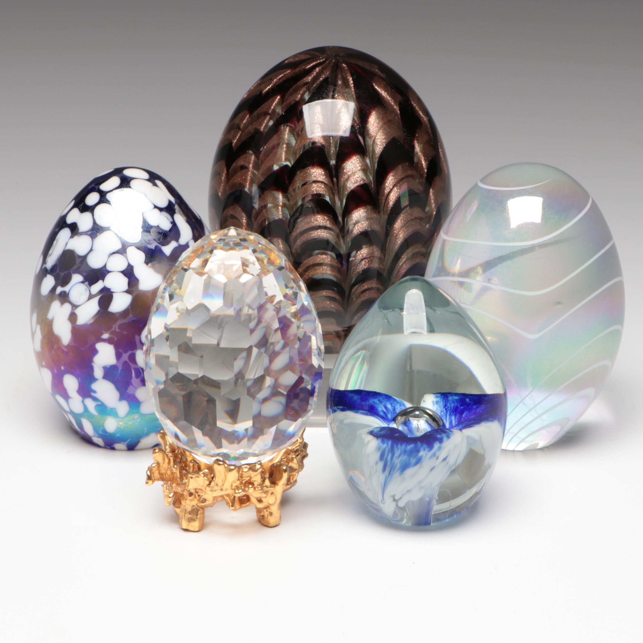 Egg-Form Art Glass Paperweights