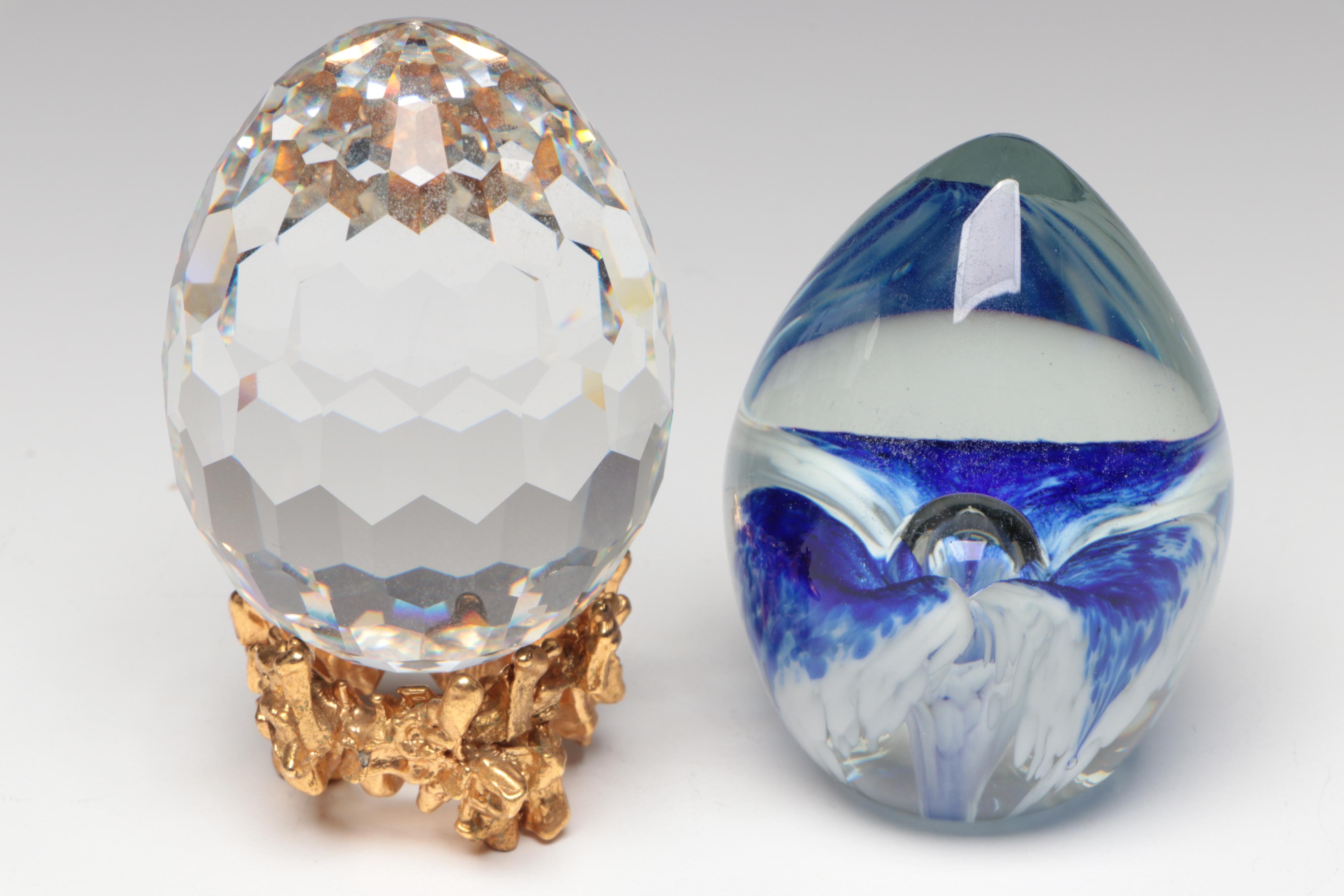 Egg-Form Art Glass Paperweights