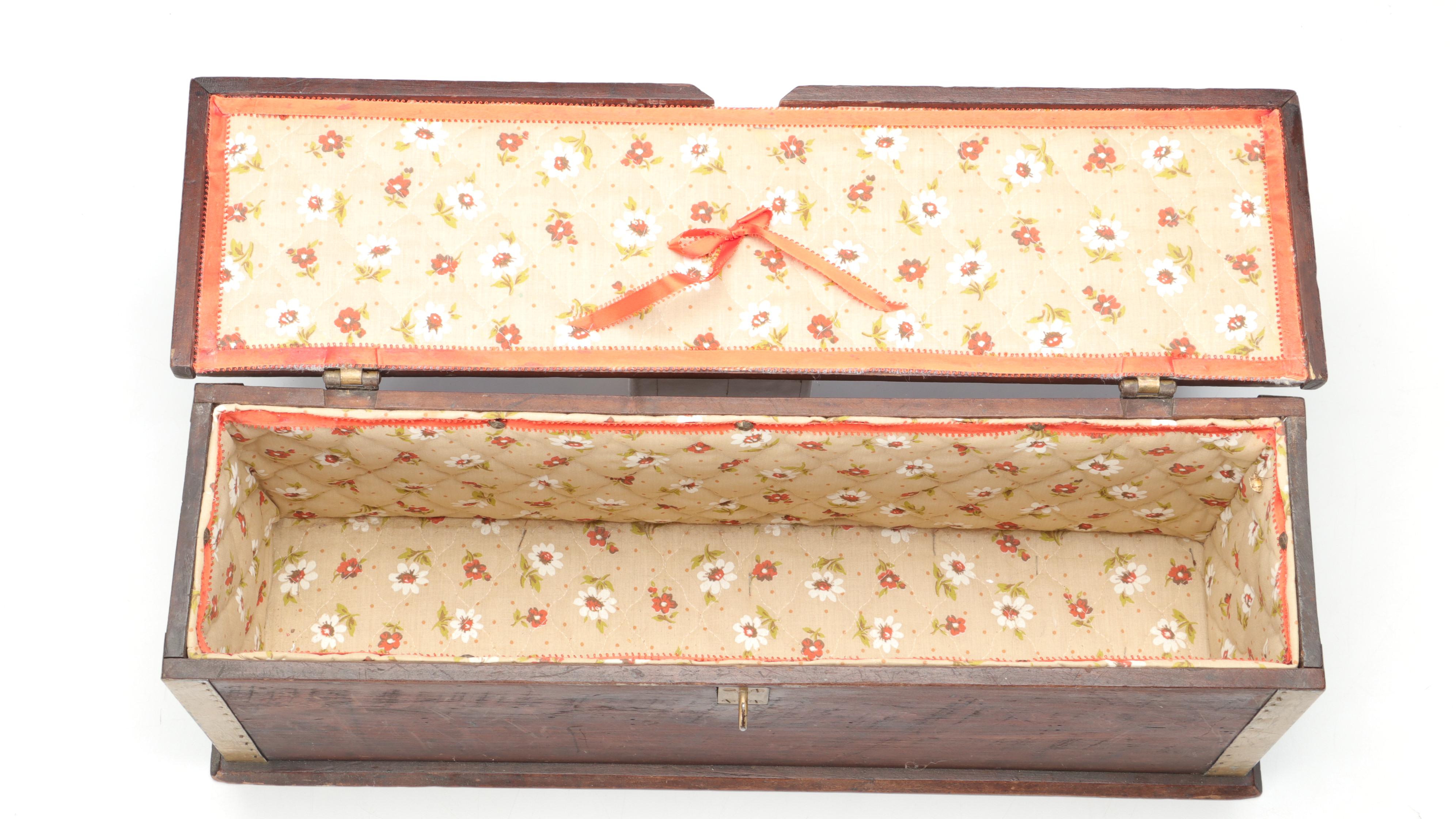 English Victorian Oblong Box with Brass Handle, Lock and Corner Guards