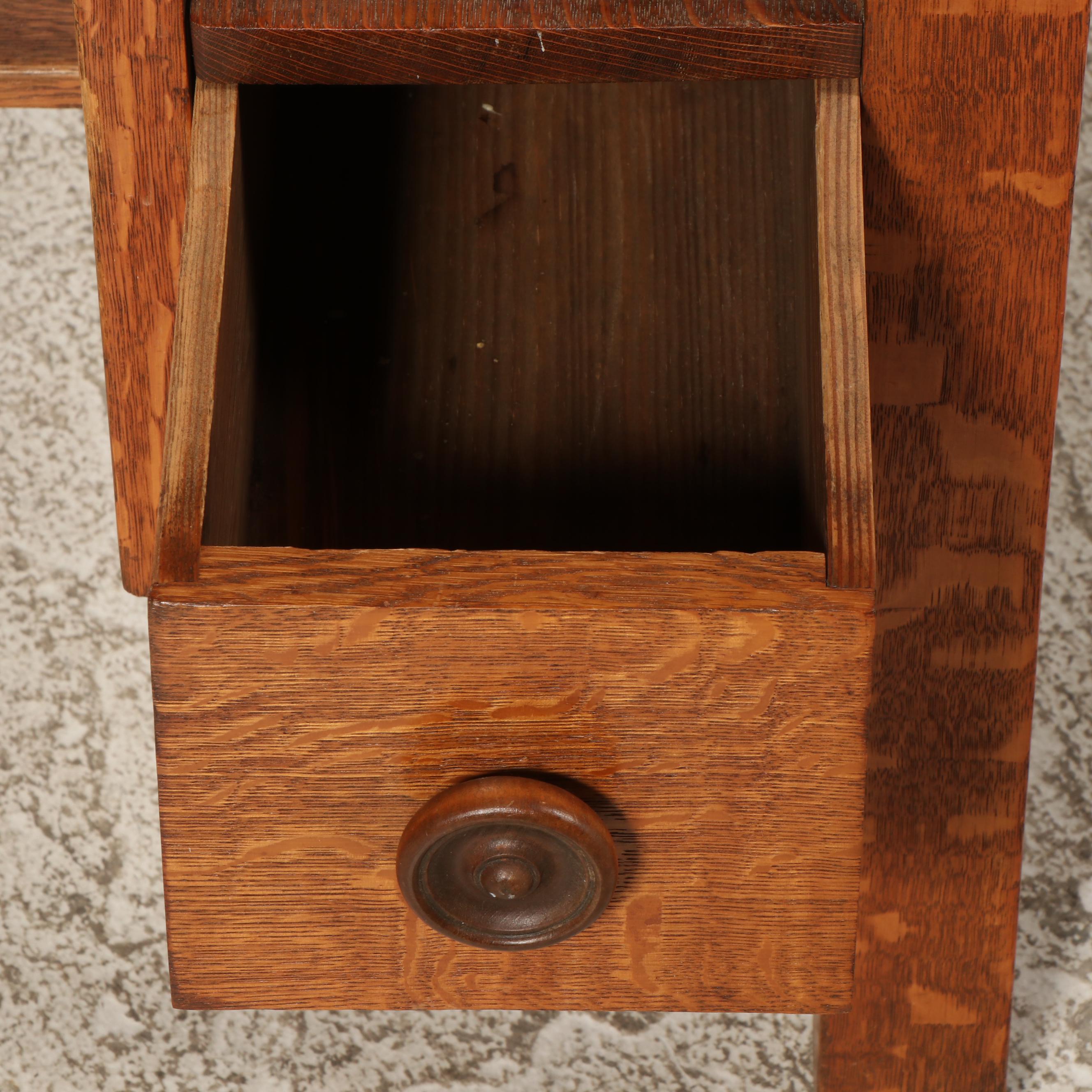 Arts and Crafts Quartersawn Oak Library Table, Early 20th Century