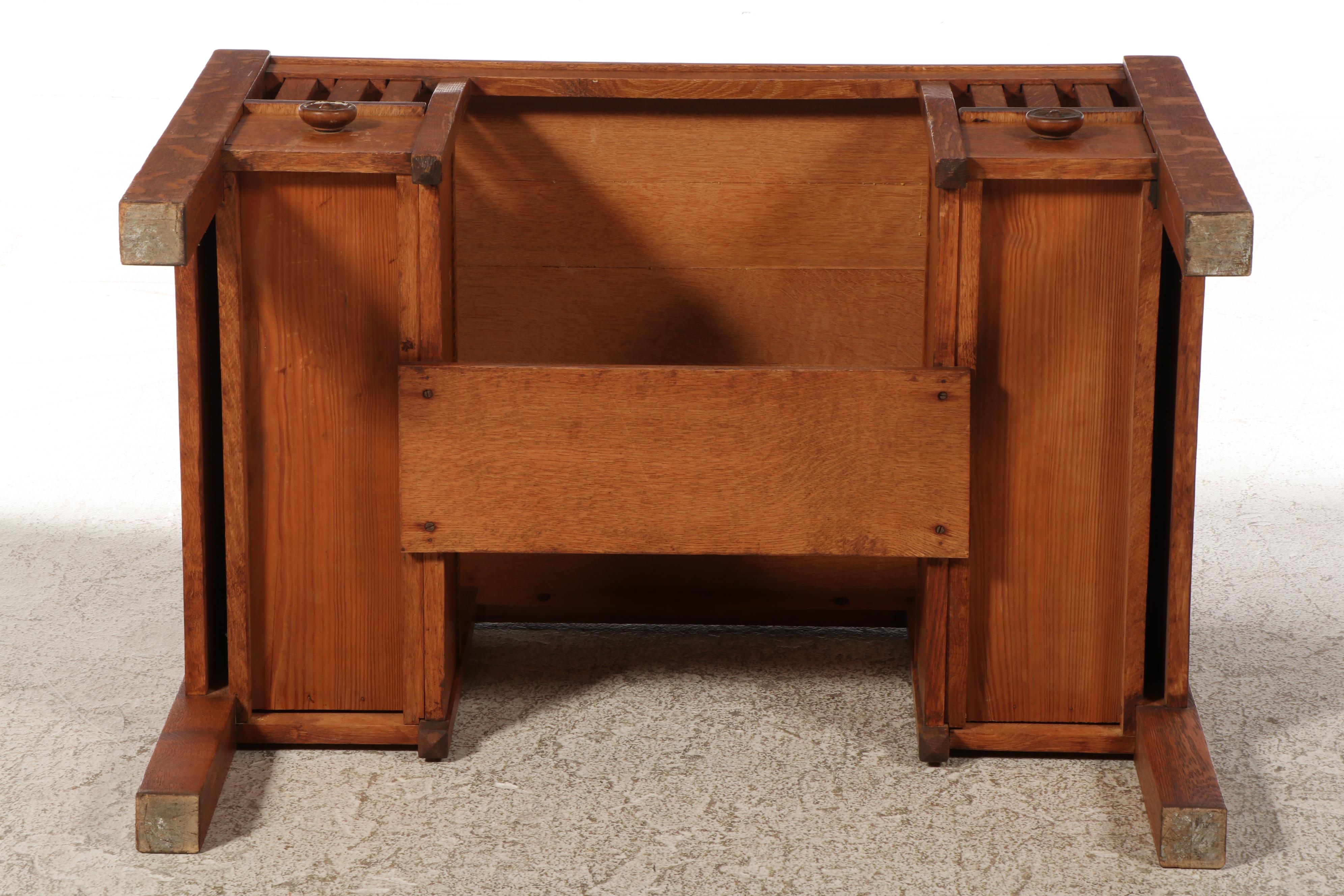 Arts and Crafts Quartersawn Oak Library Table, Early 20th Century
