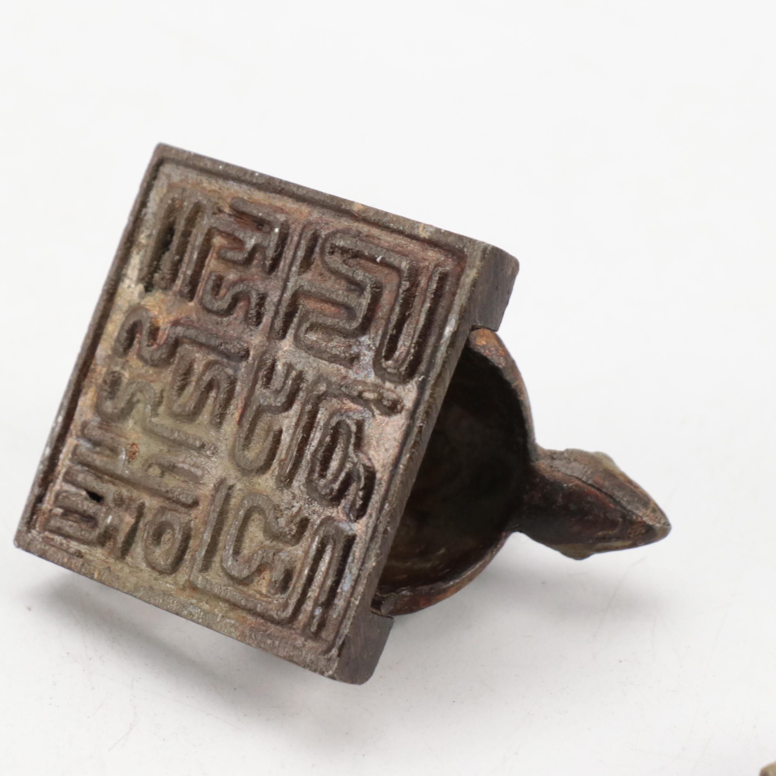 Chinese Patinated Nesting Turtle Seals