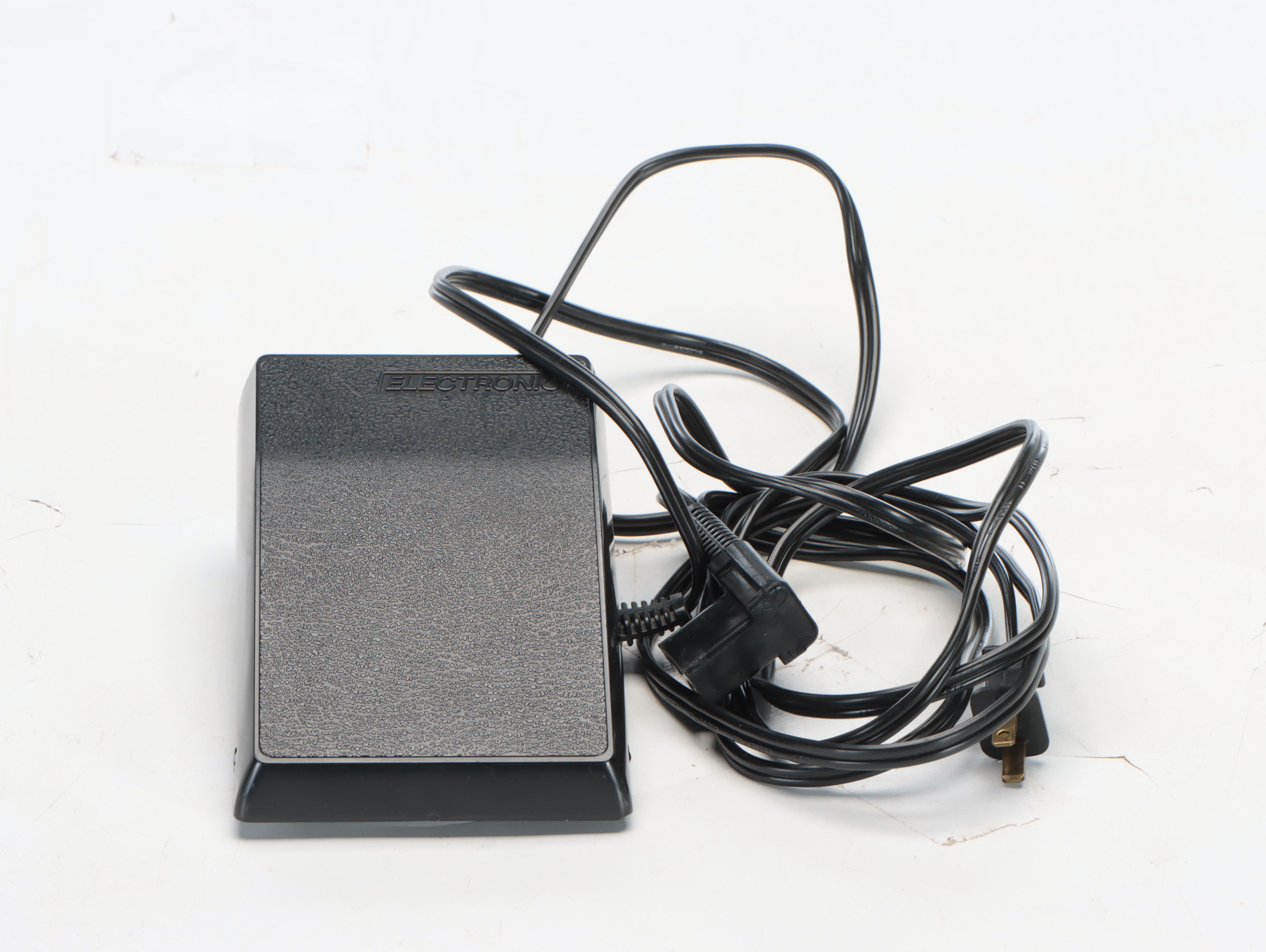 Singer Merritt Model 4525 Electric Sewing Machine, Late 20th Century