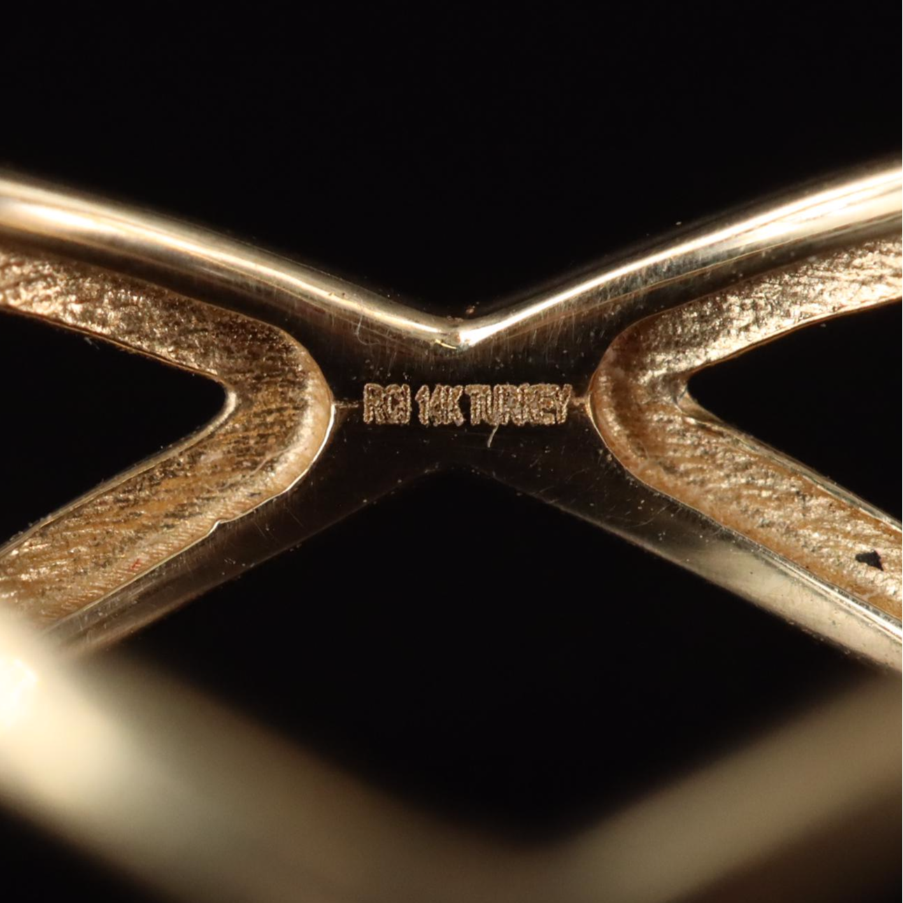 14K Criss Cross Band