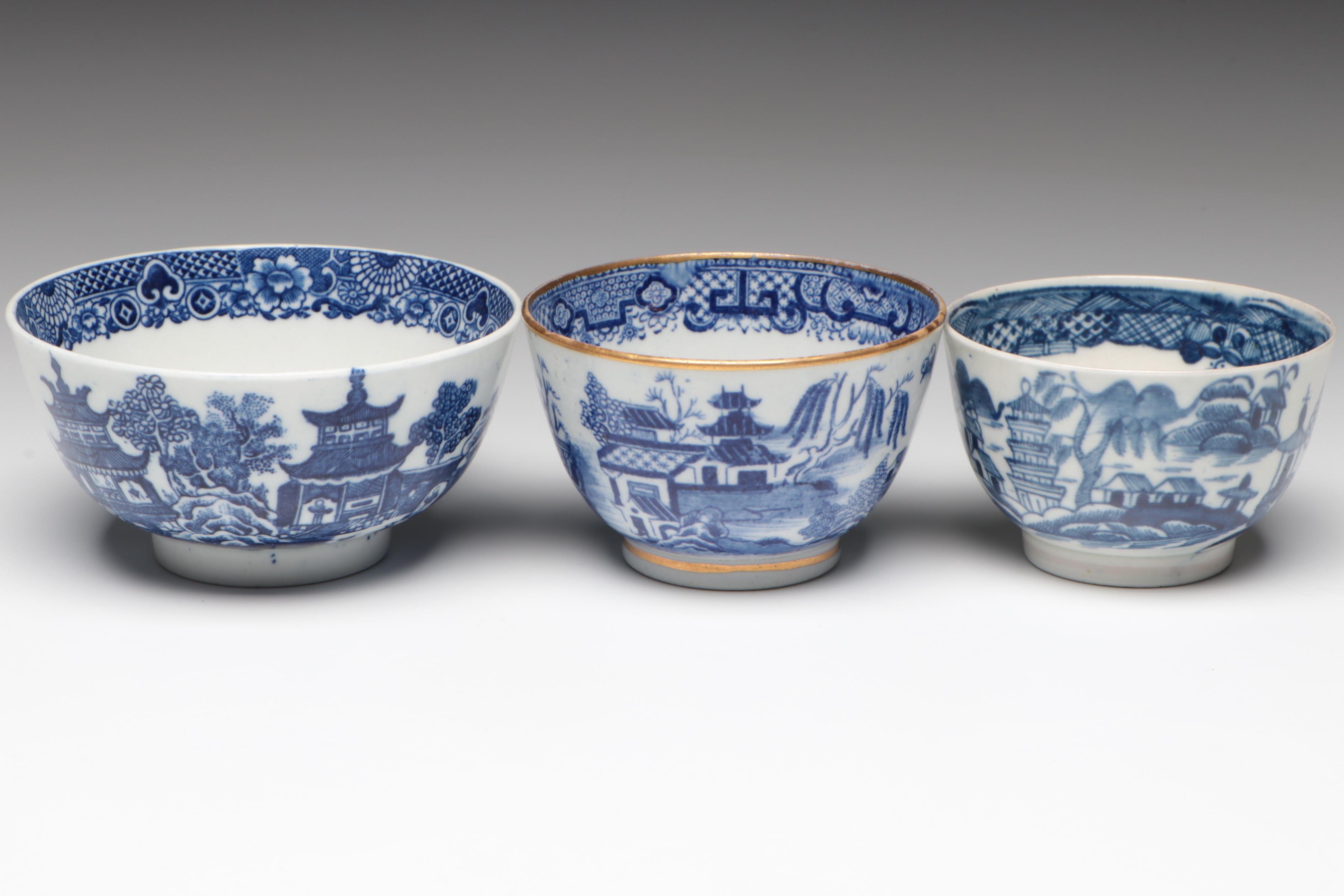 Caughley and Other English Porcelain Blue Willow Bowls, Late 18th- Early 19th C.