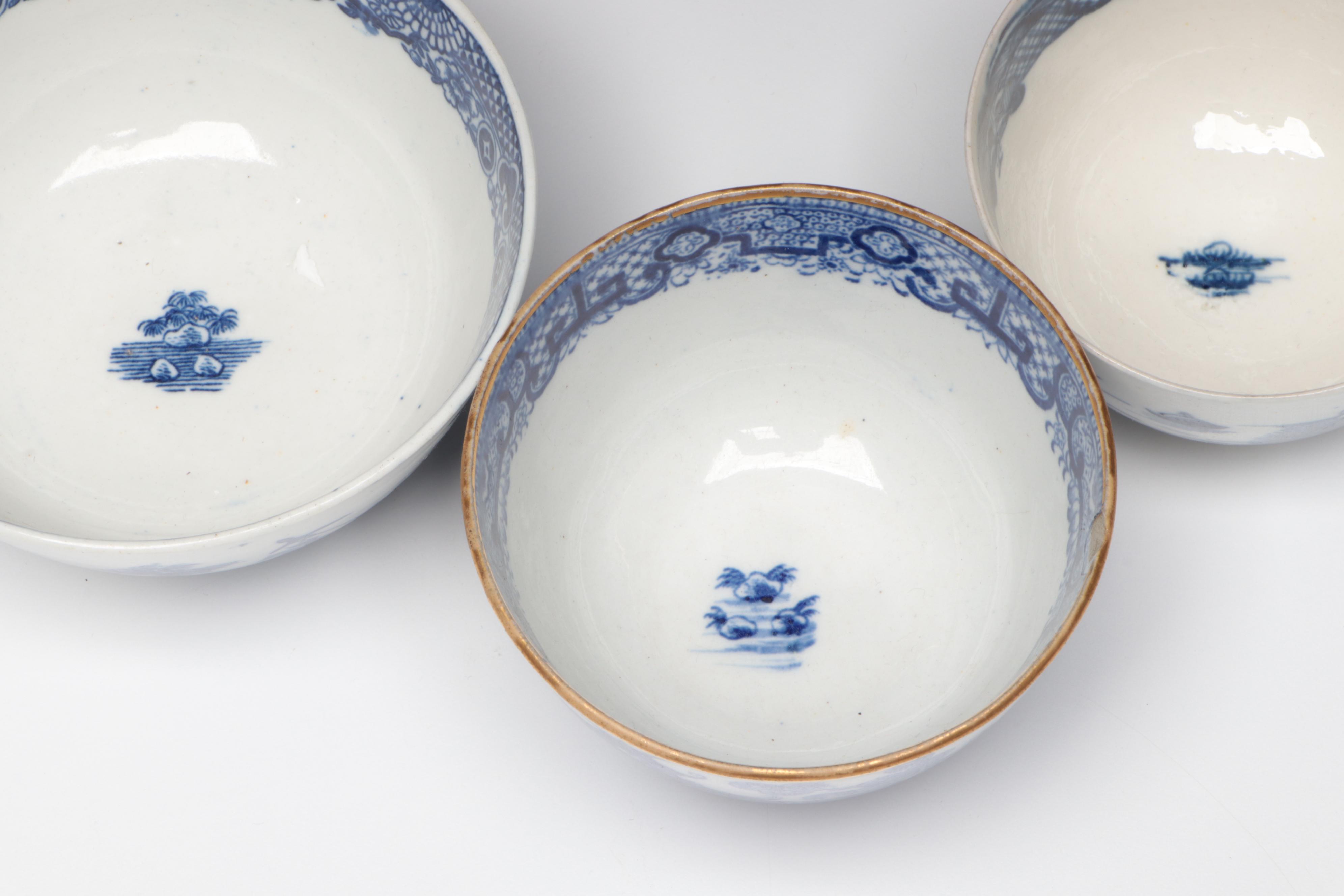 Caughley and Other English Porcelain Blue Willow Bowls, Late 18th- Early 19th C.