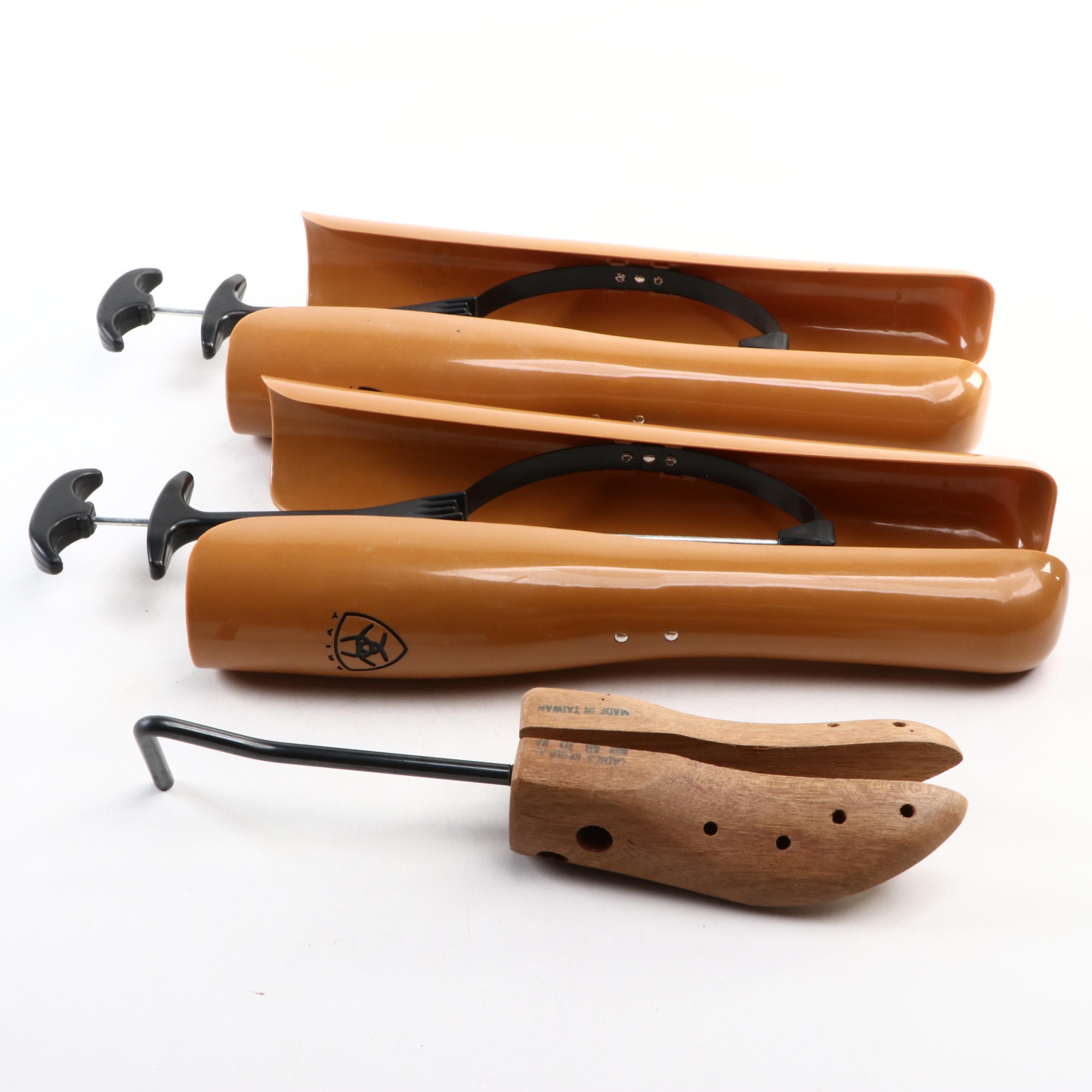 Ariat Boot Trees with Hanging Dress Bag and Shoe Form