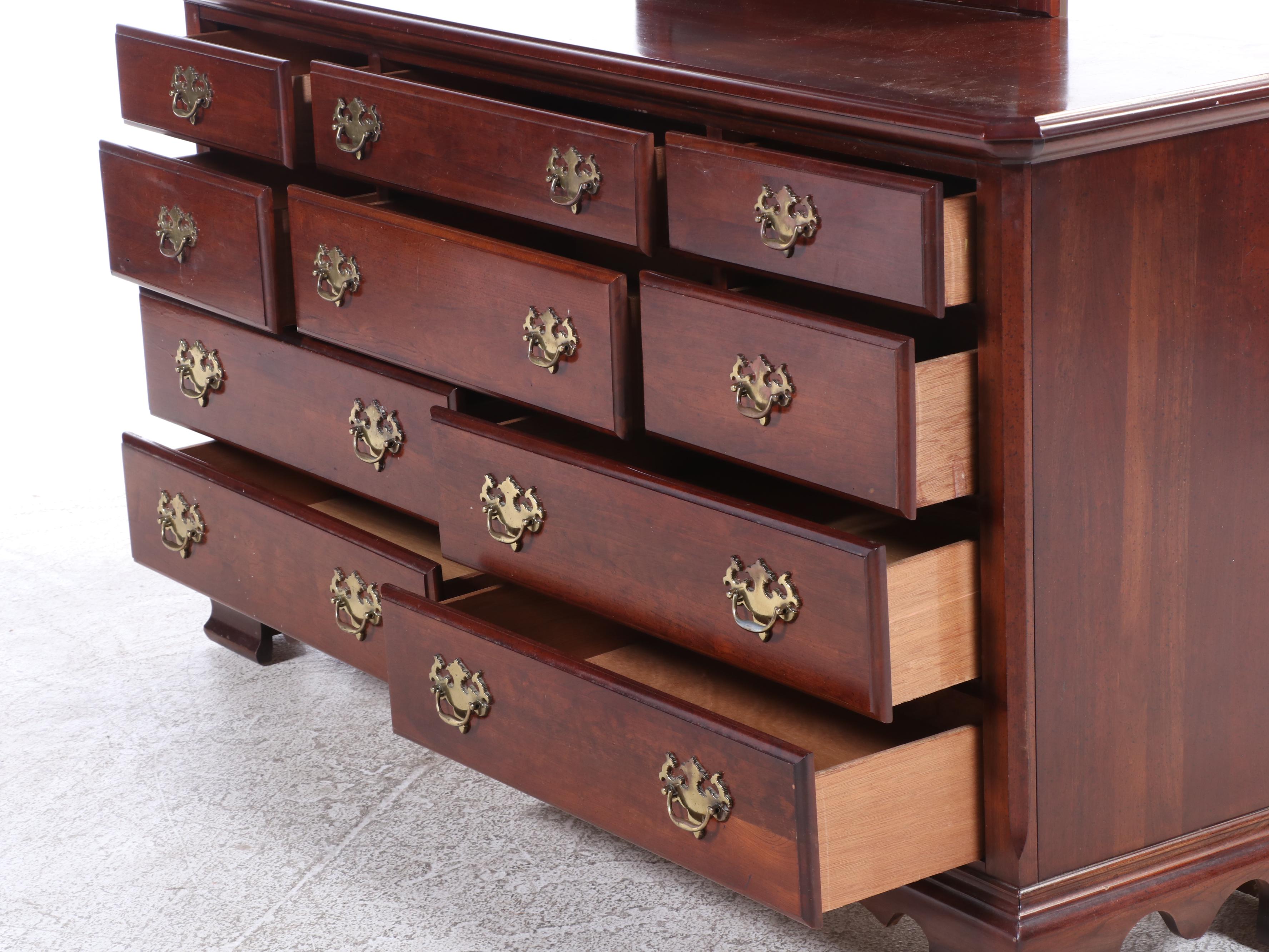 Carlisle Collection Federal Style Mahogany Dresser