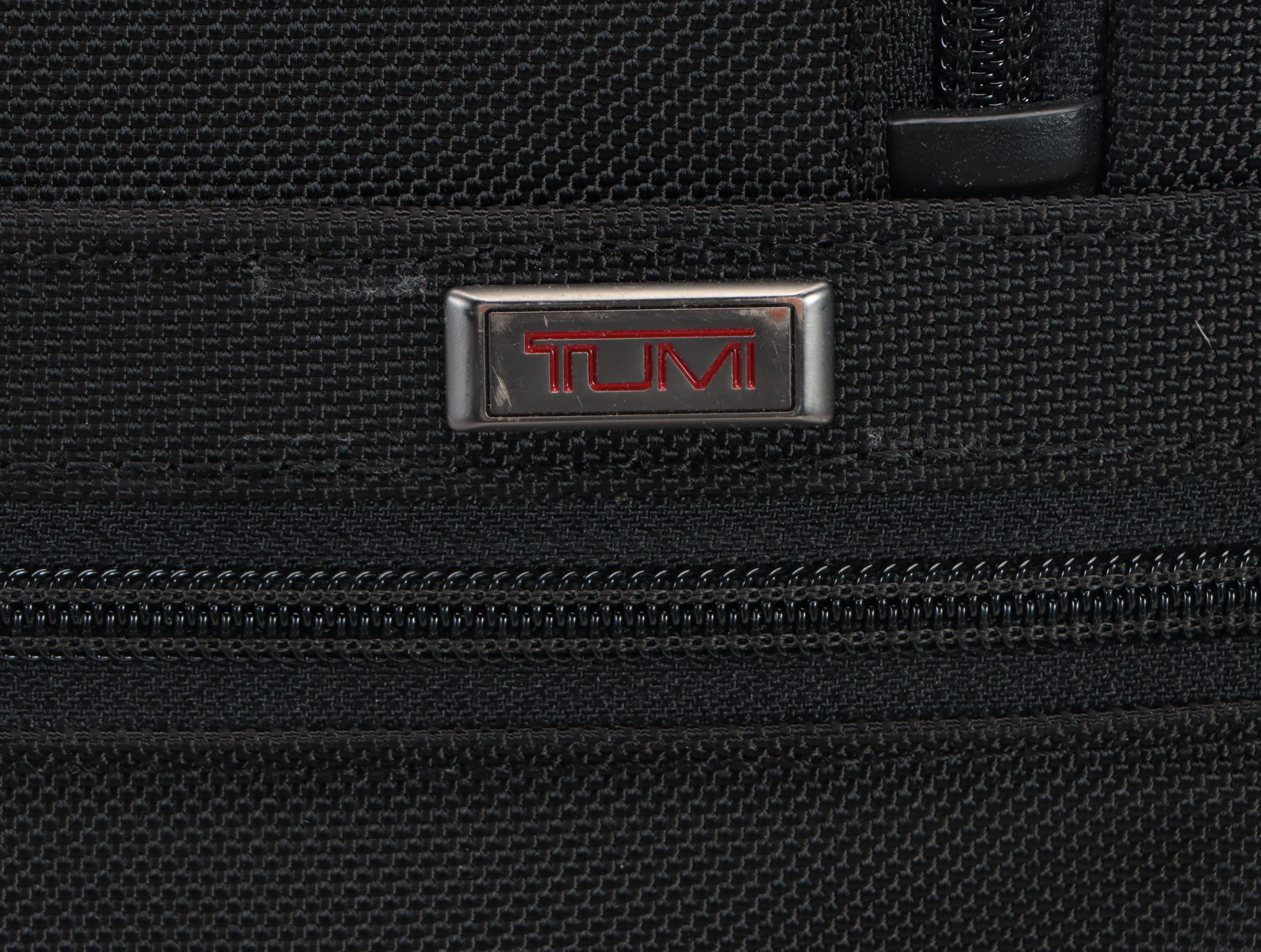 Tumi Black Alpha 3 Medium Trip Expandable 4-Wheel Packing Case