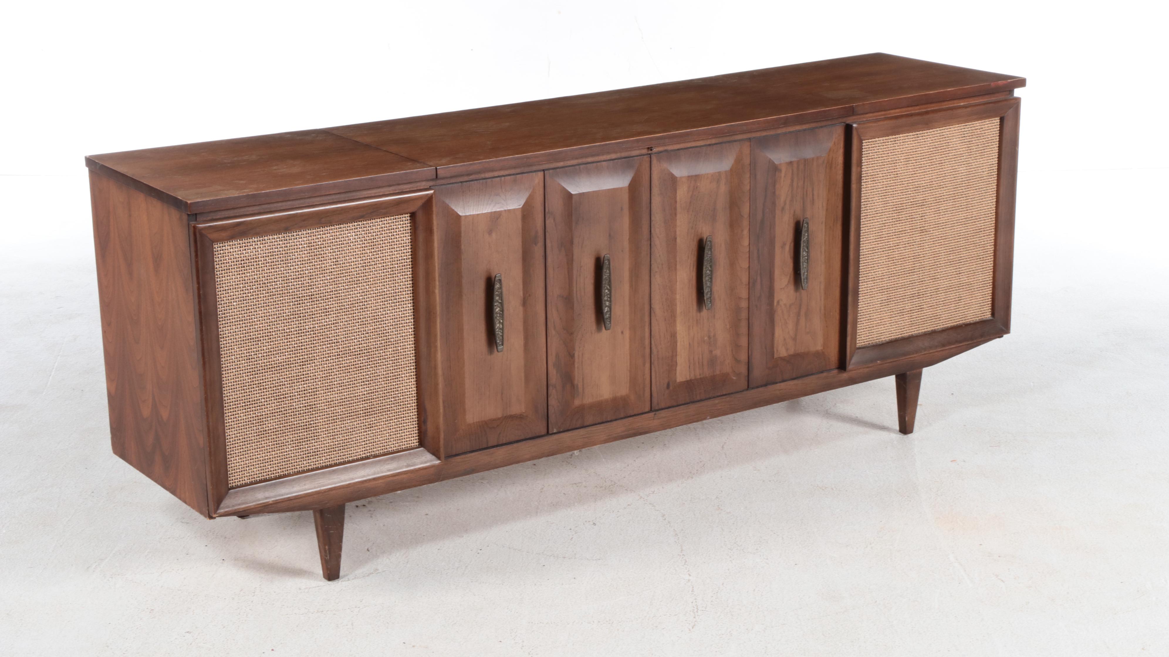 Philco P-1744-124 Record Player and Radio Console, Mid 20th Century