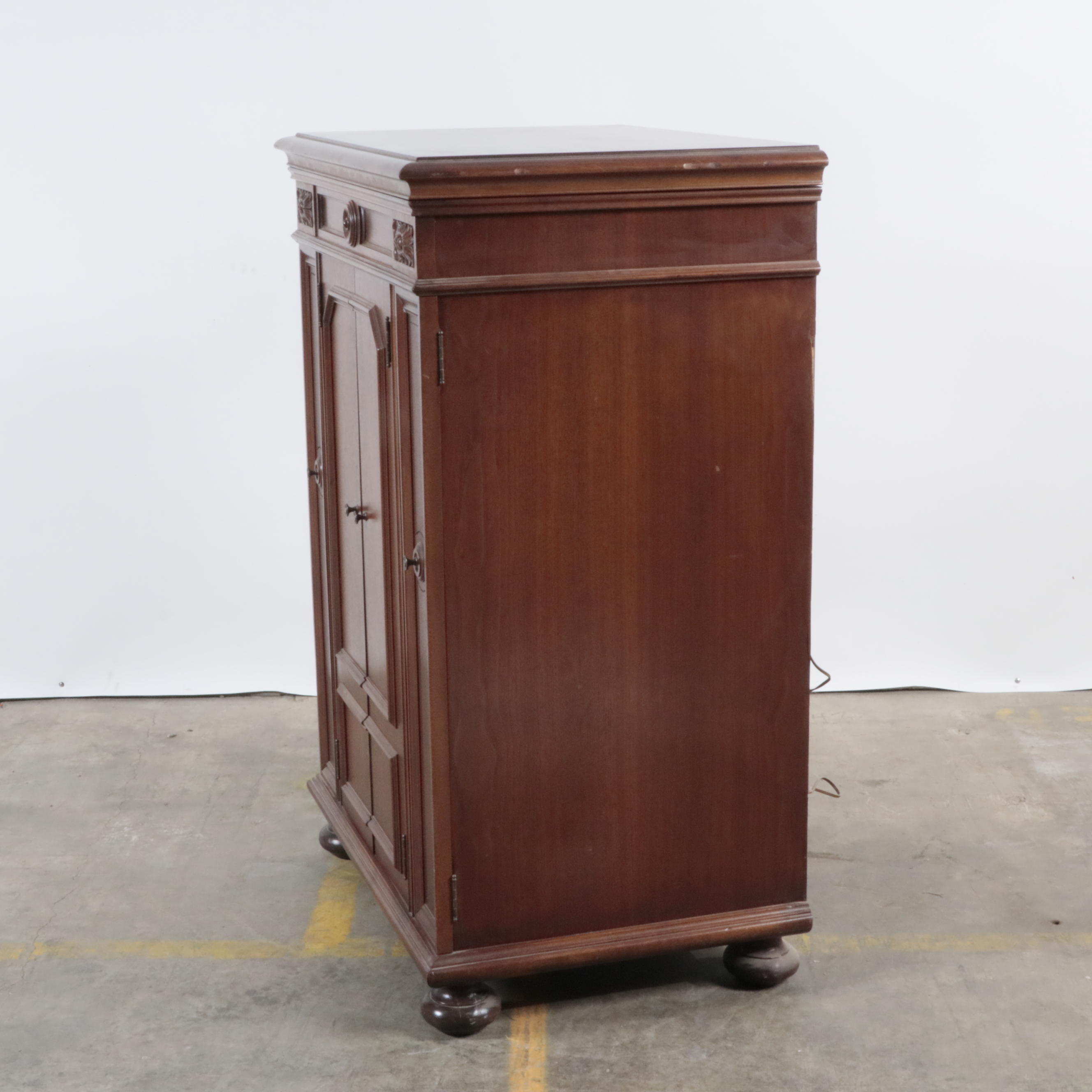 Victor Victrola Credenza Electric Orthophonic Phonograph, 1926