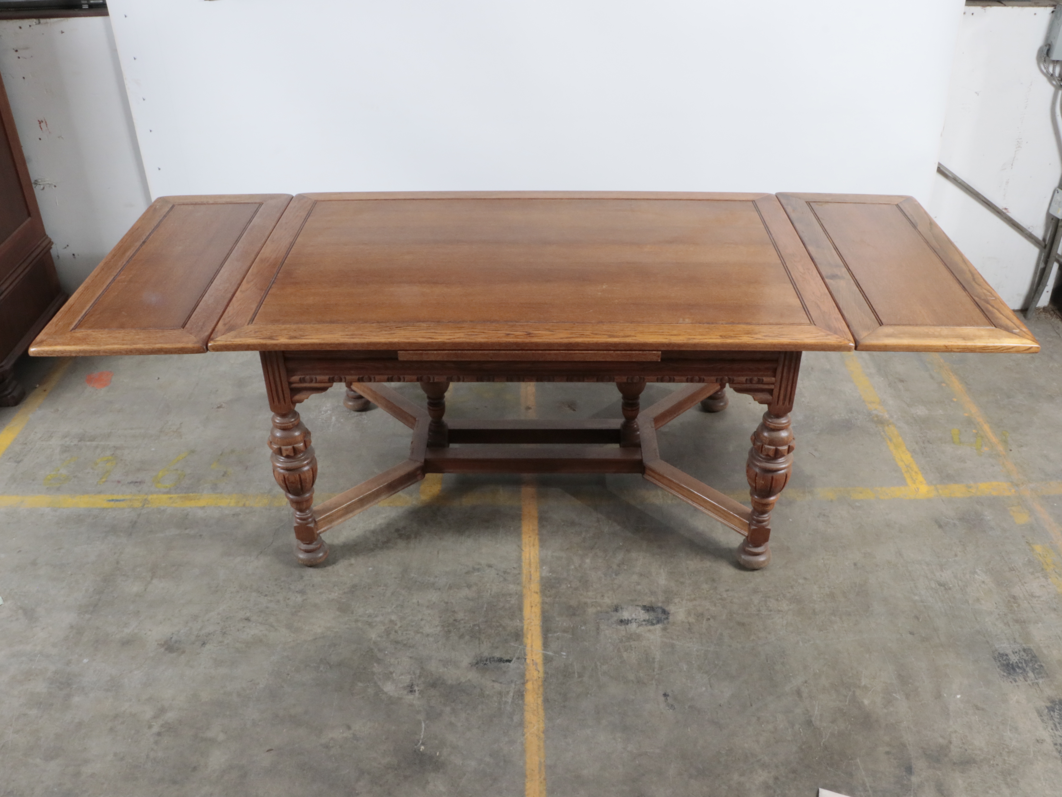 Jacobean Revival Oak Draw Leaf Dining Table, Early to Mid 20th Century