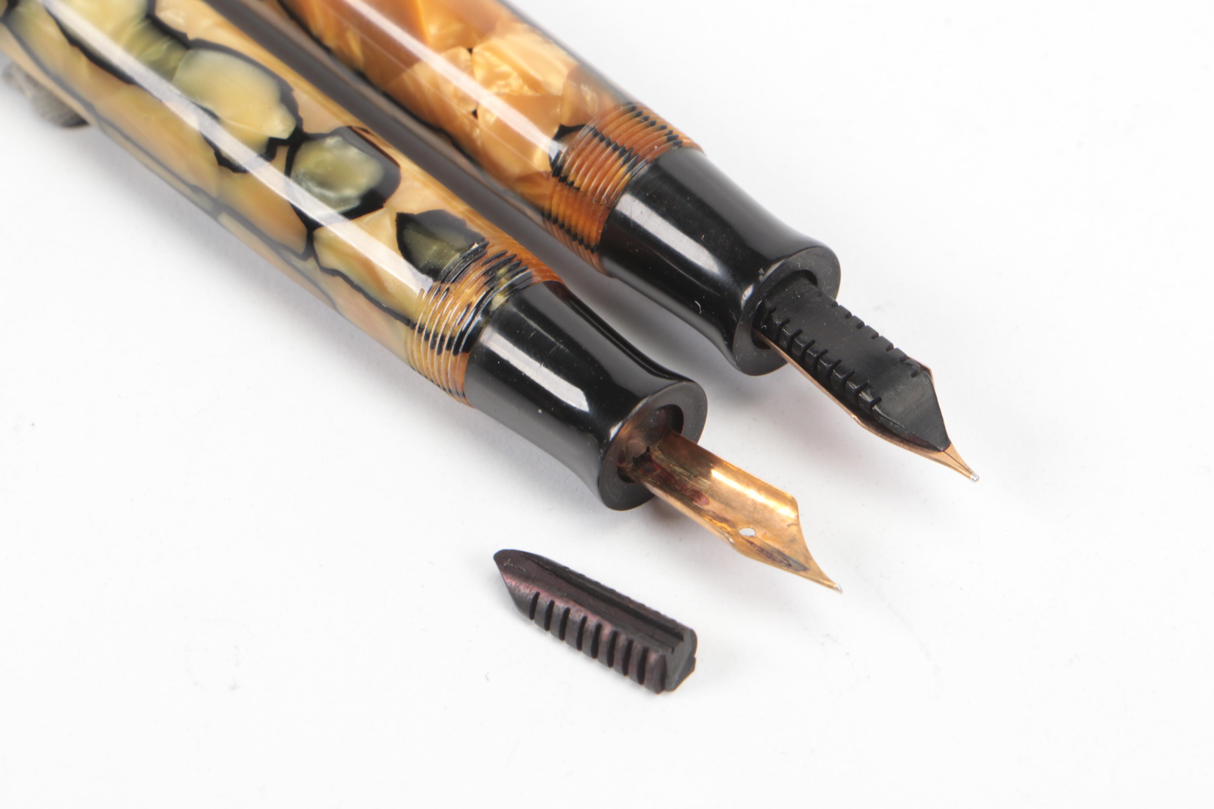 Parker Duofold Marbled Resin 14K Gold Nib Fountain Pens and Marble Pen Holder