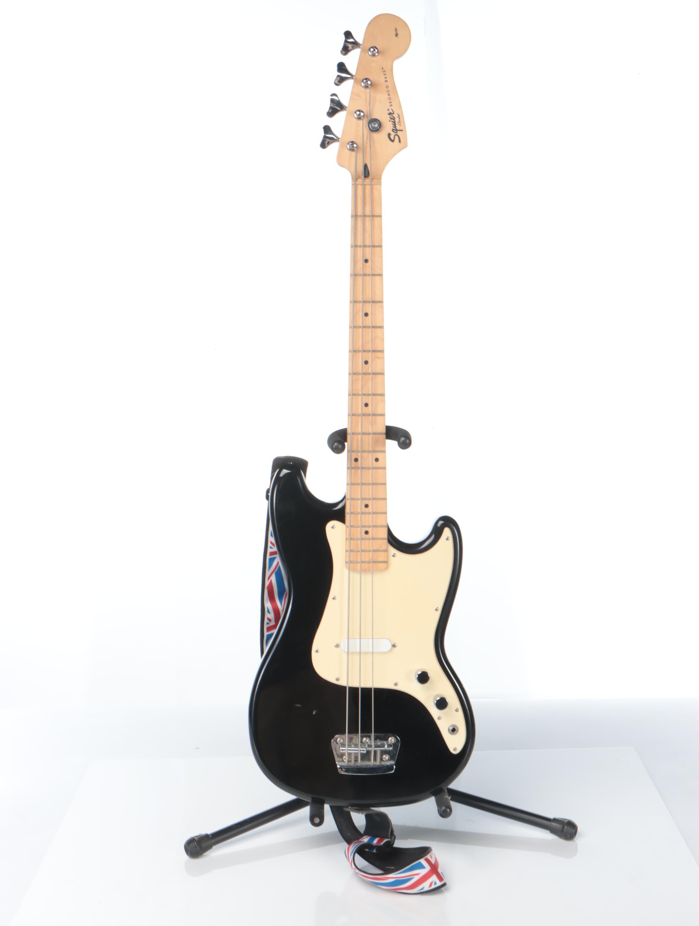 Squier Short Scale Bronco Bass with Fender Rumble 25 Amp and More