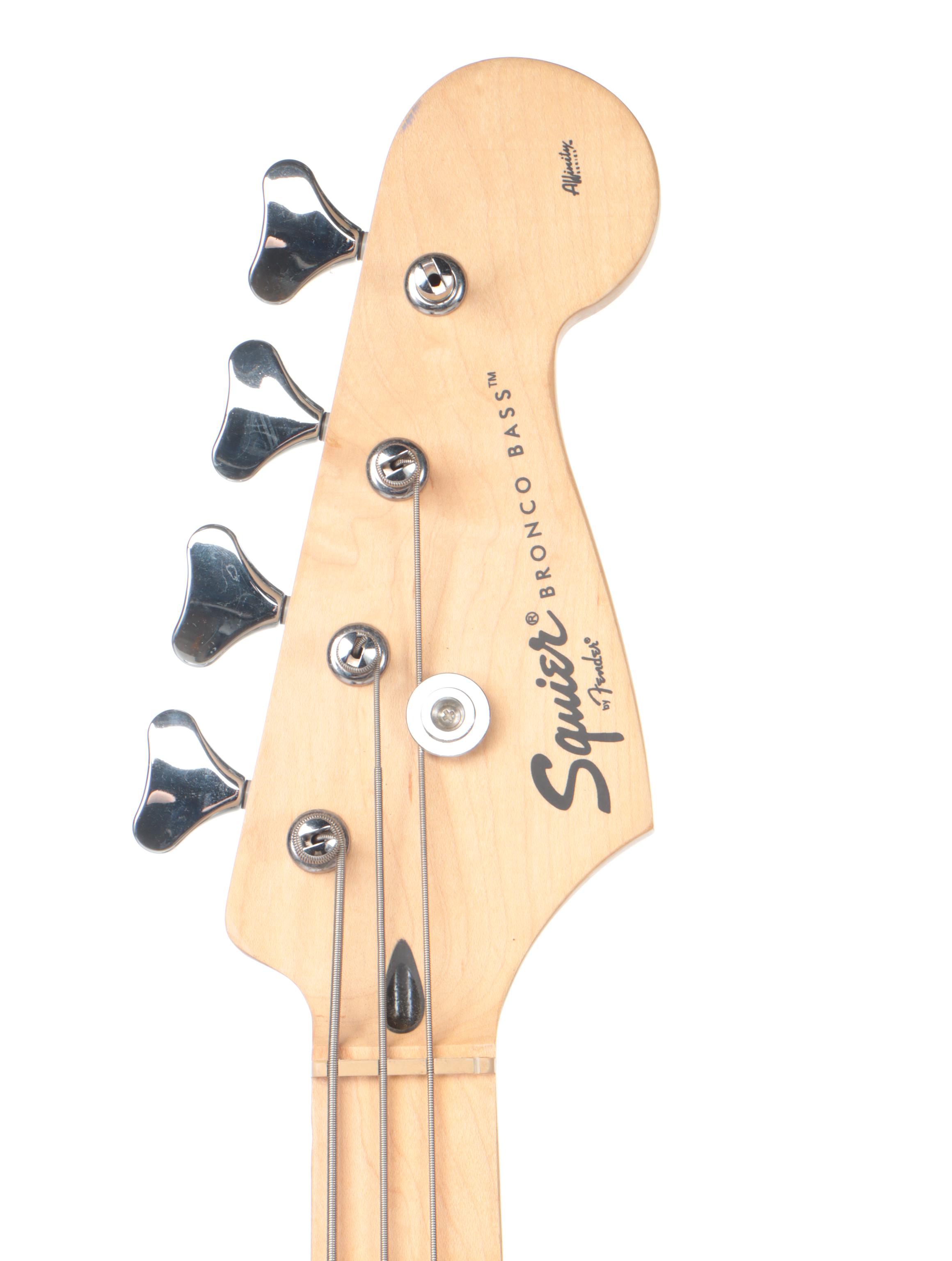 Squier Short Scale Bronco Bass with Fender Rumble 25 Amp and More