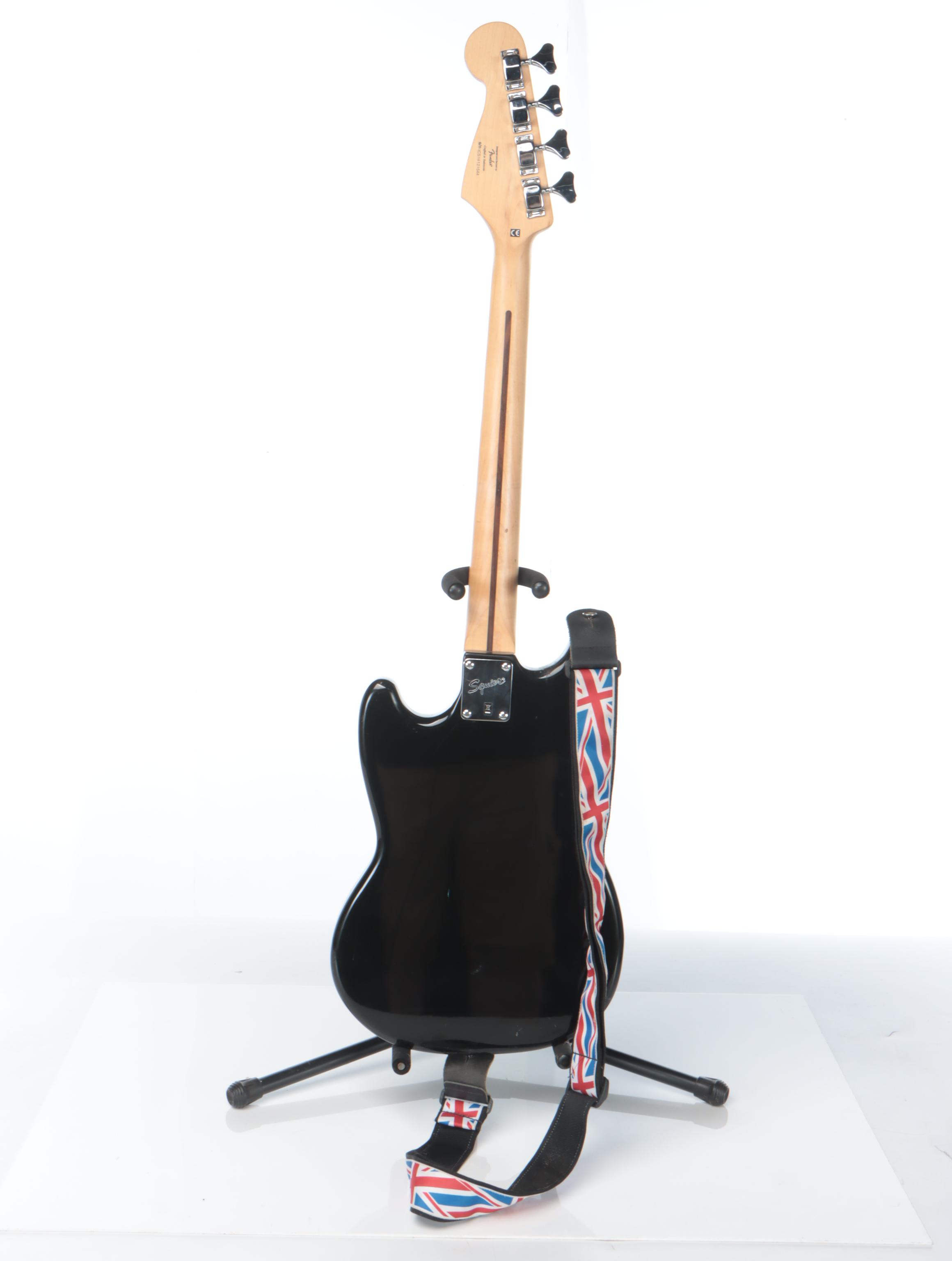 Squier Short Scale Bronco Bass with Fender Rumble 25 Amp and More