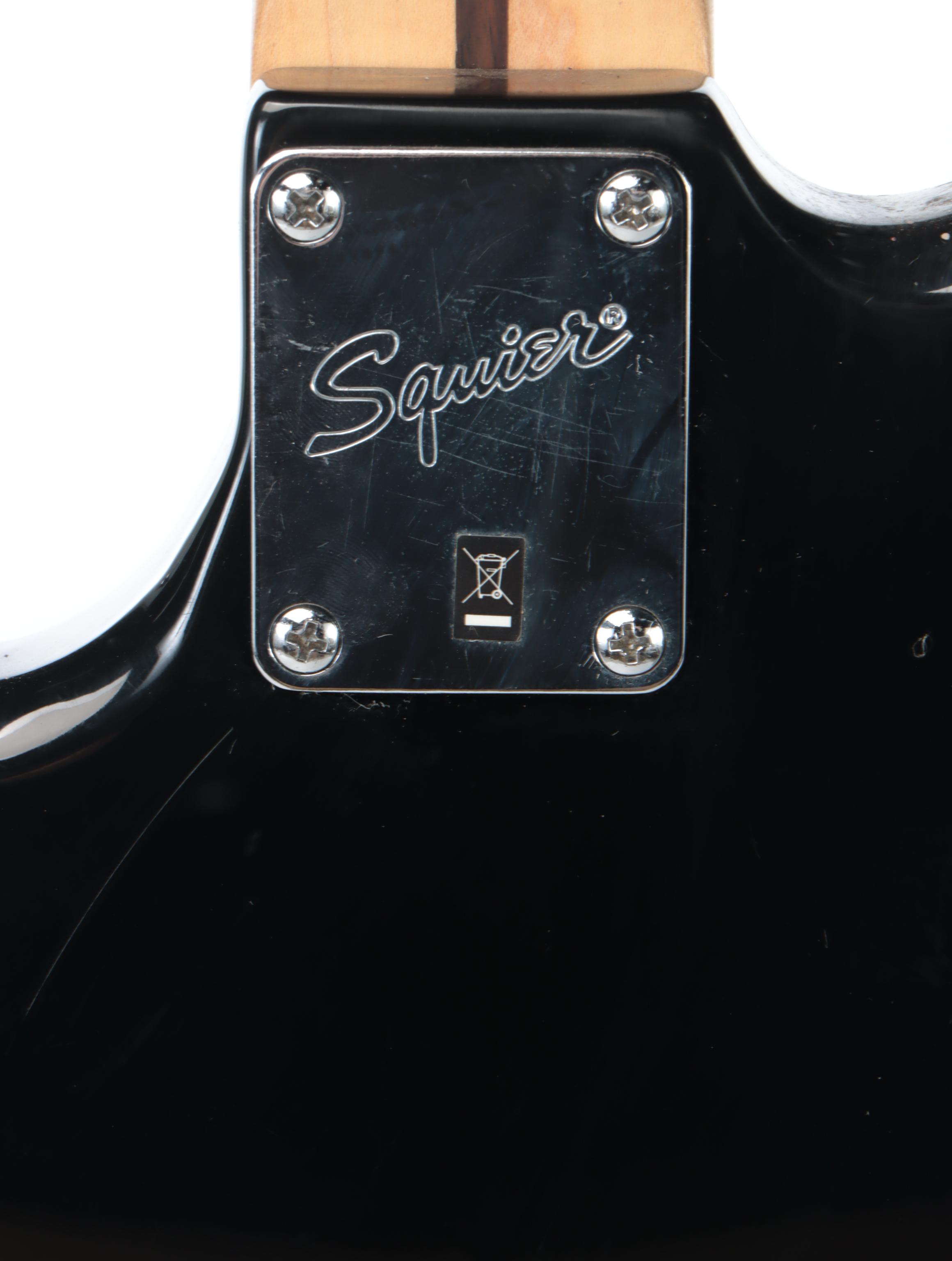 Squier Short Scale Bronco Bass with Fender Rumble 25 Amp and More