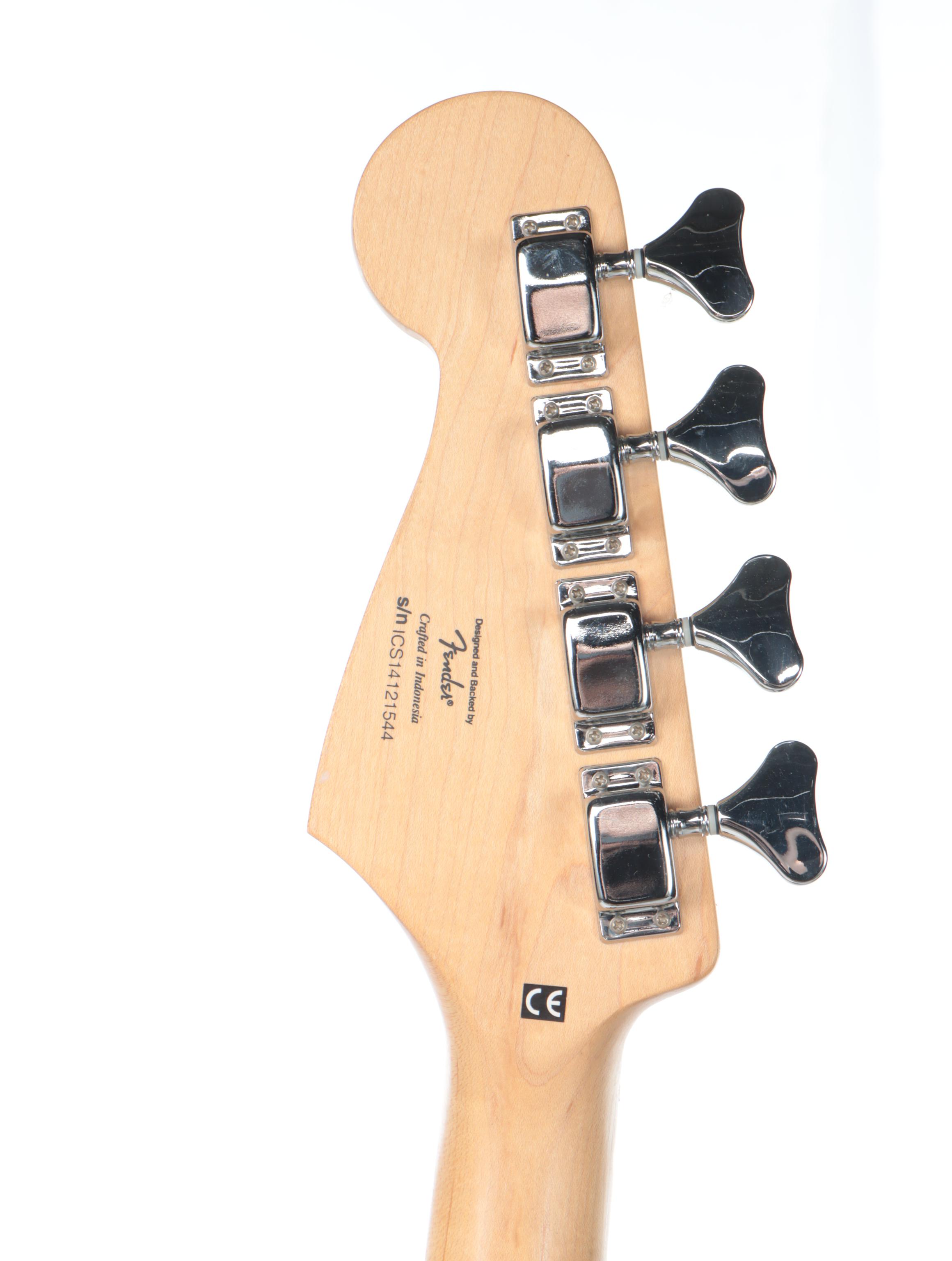 Squier Short Scale Bronco Bass with Fender Rumble 25 Amp and More