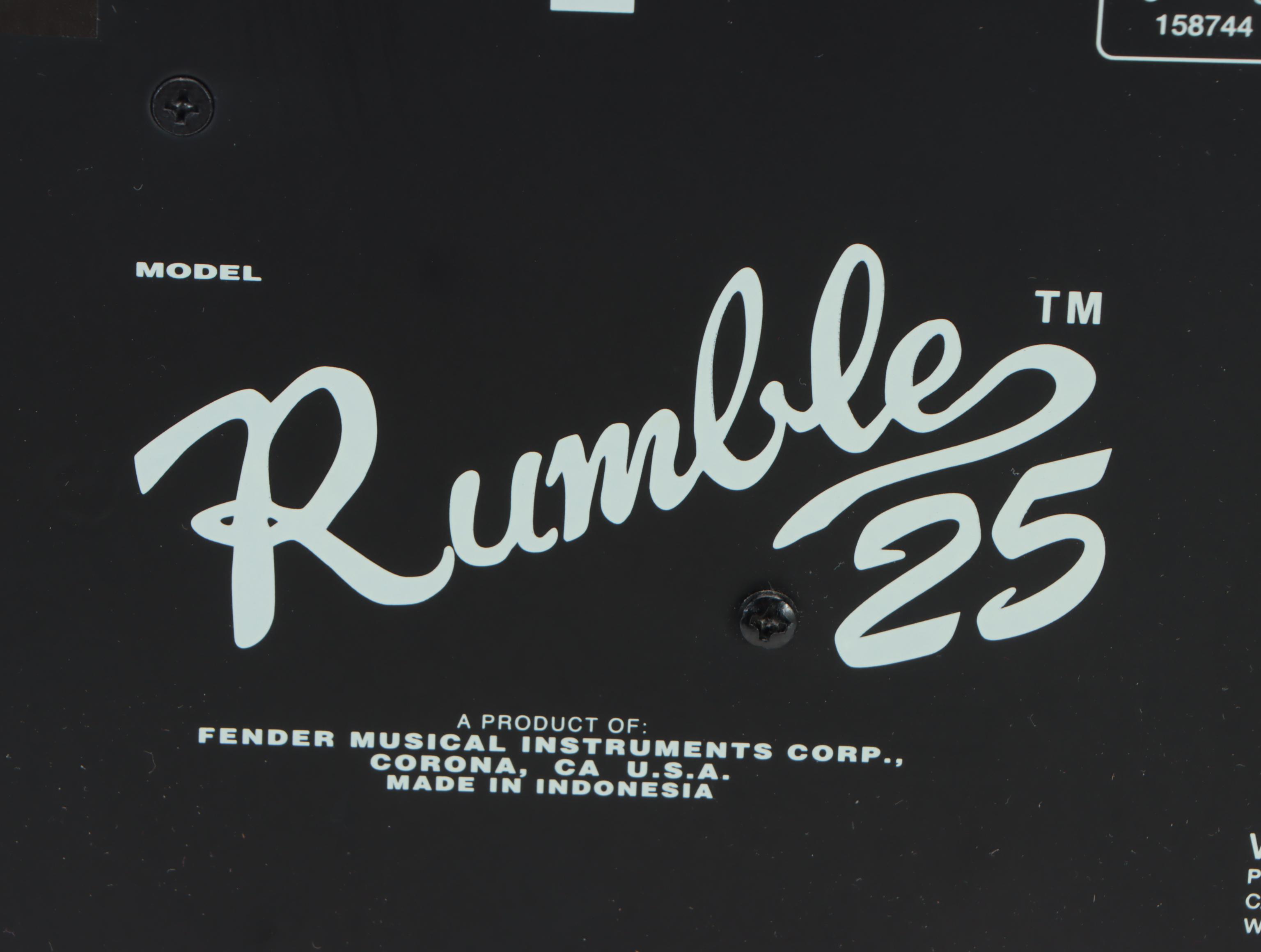 Squier Short Scale Bronco Bass with Fender Rumble 25 Amp and More