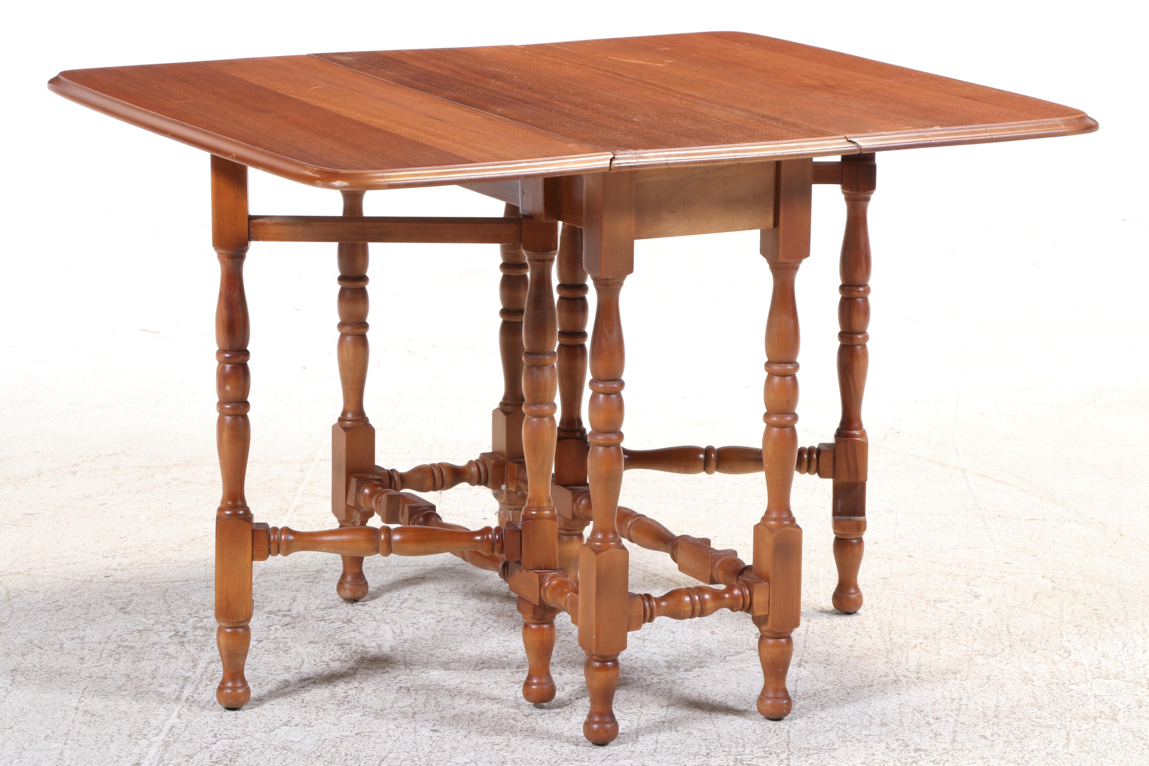 William and Mary Style Walnut Gateleg Table, 20th Century