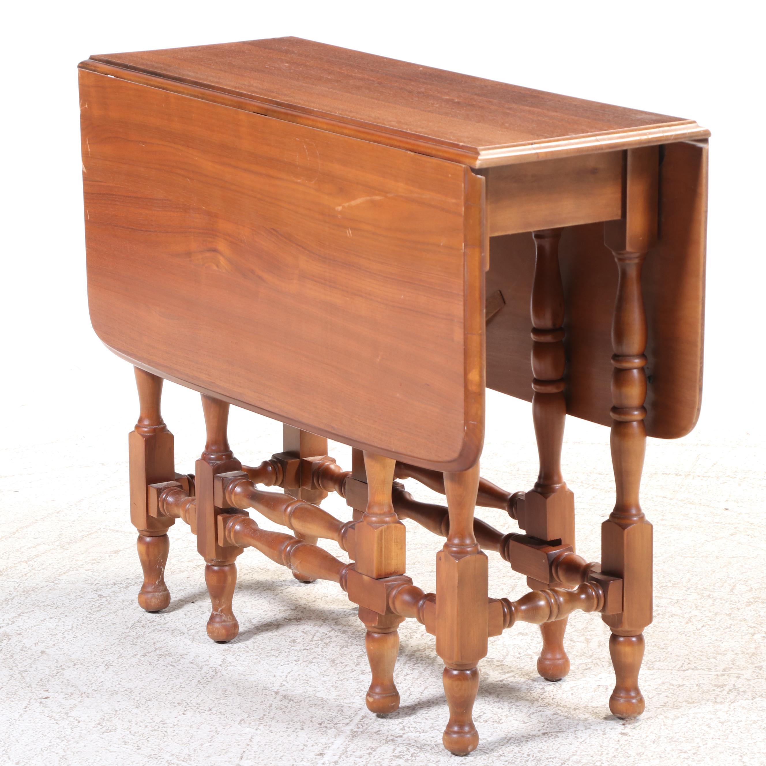William and Mary Style Walnut Gateleg Table, 20th Century