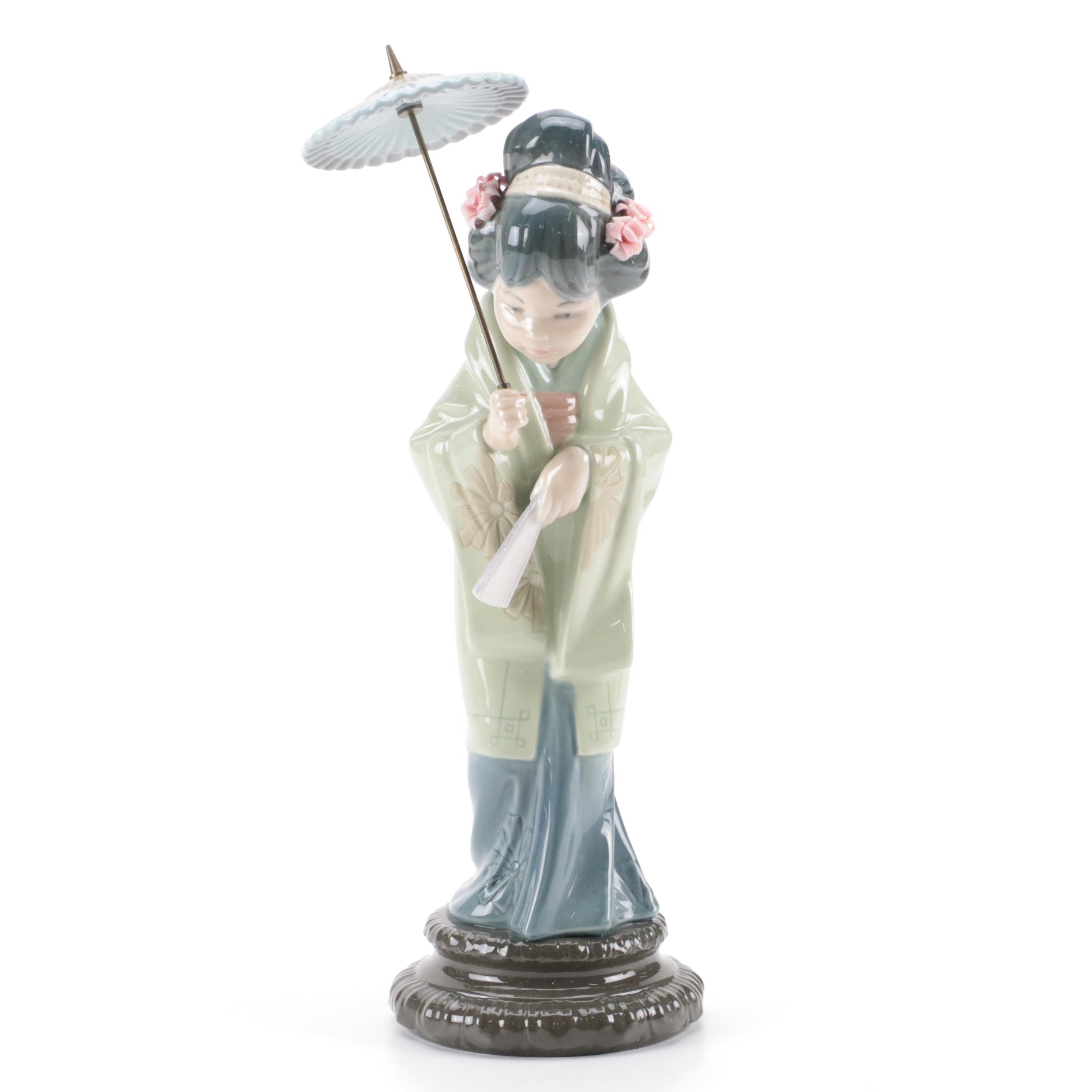 Lladró "Lady with Umbrella" Porcelain Figurine #4988 with Original Box