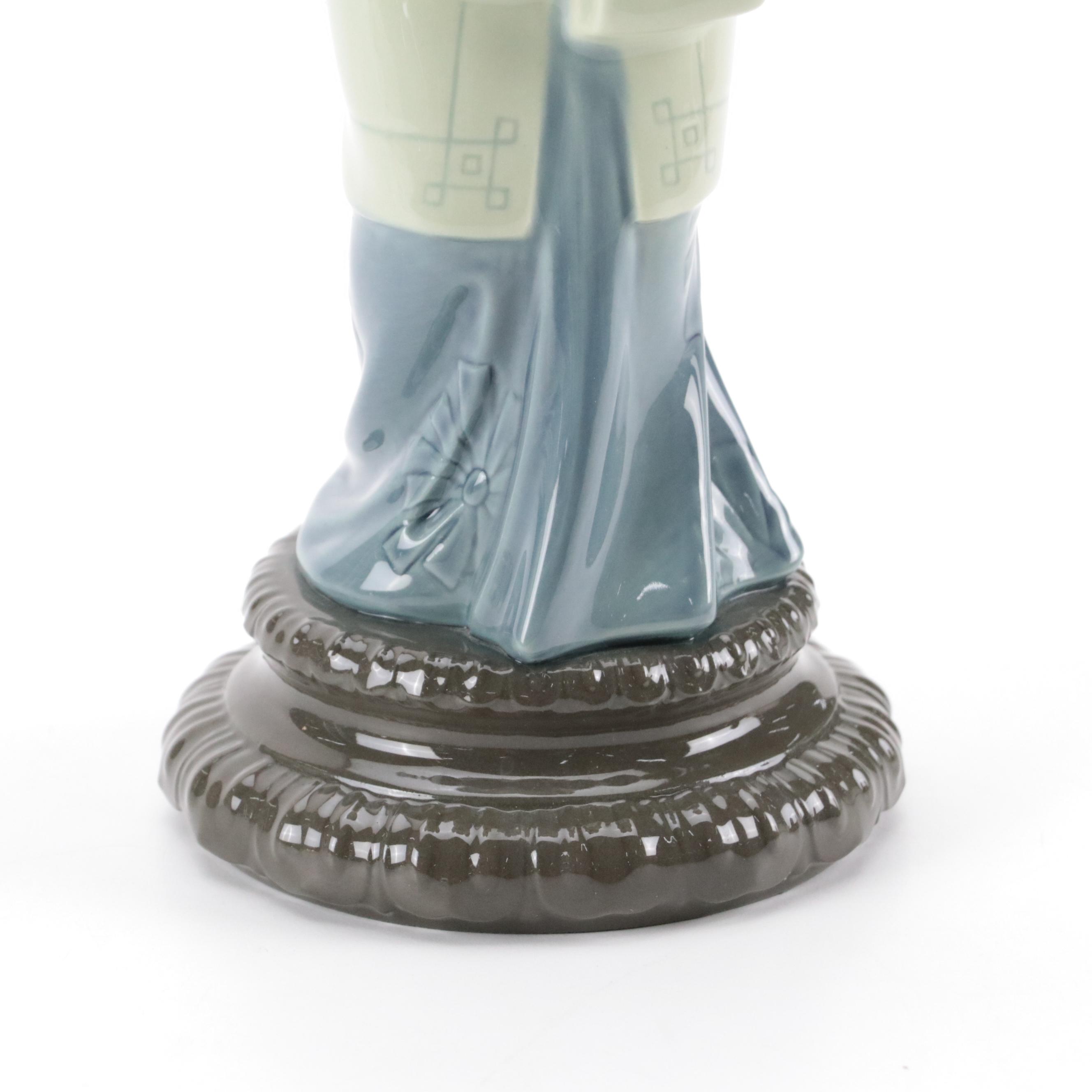 Lladró "Lady with Umbrella" Porcelain Figurine #4988 with Original Box