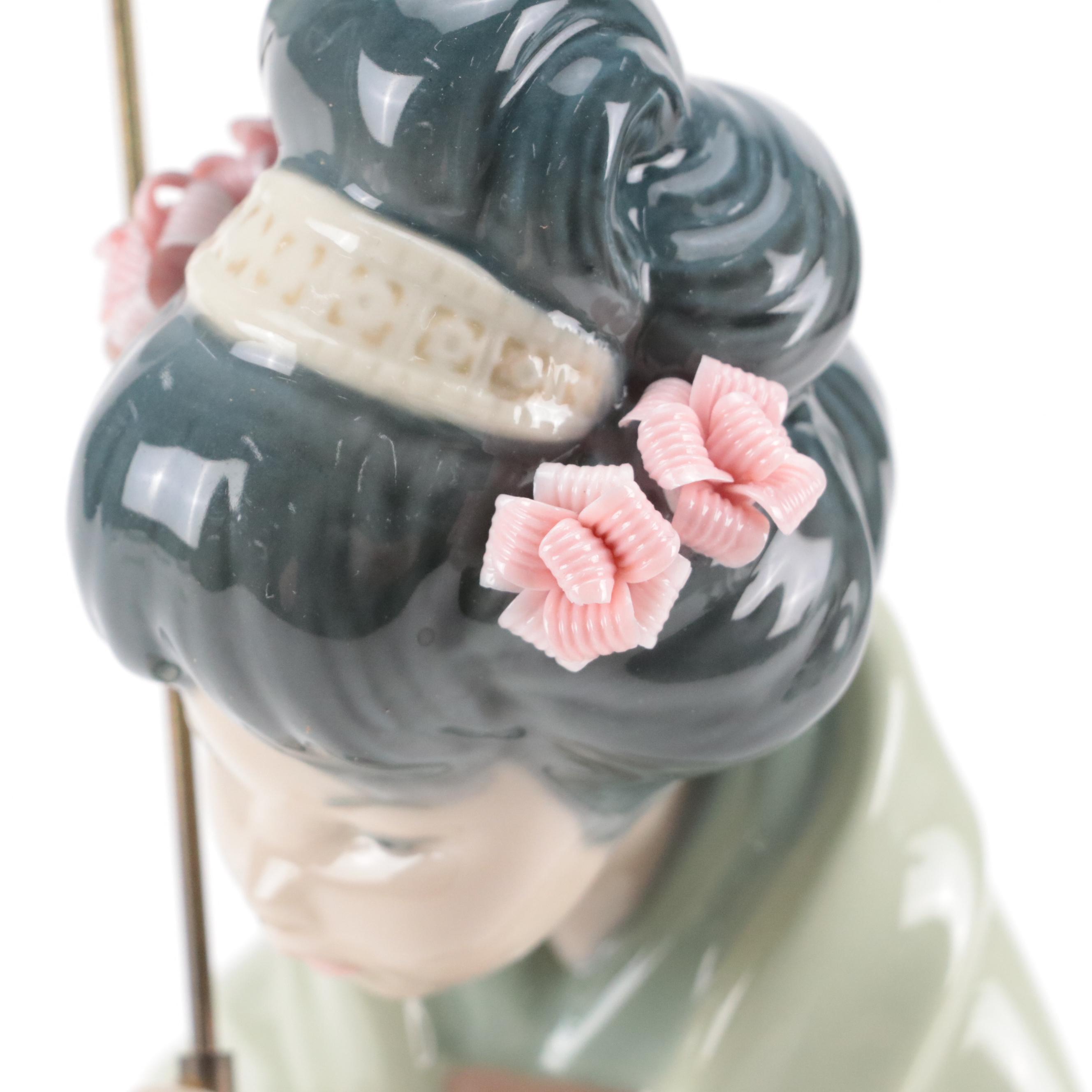 Lladró "Lady with Umbrella" Porcelain Figurine #4988 with Original Box