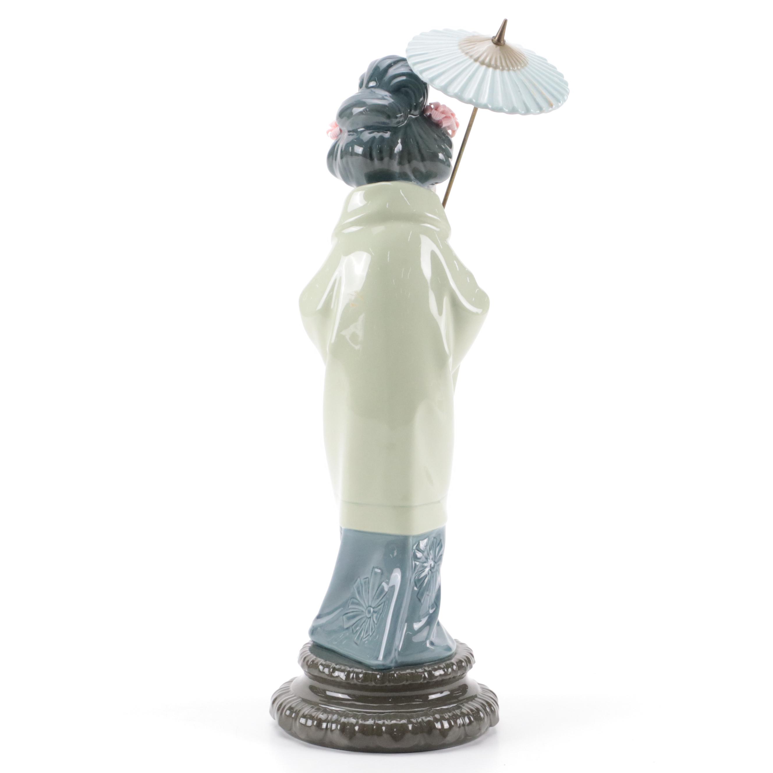 Lladró "Lady with Umbrella" Porcelain Figurine #4988 with Original Box